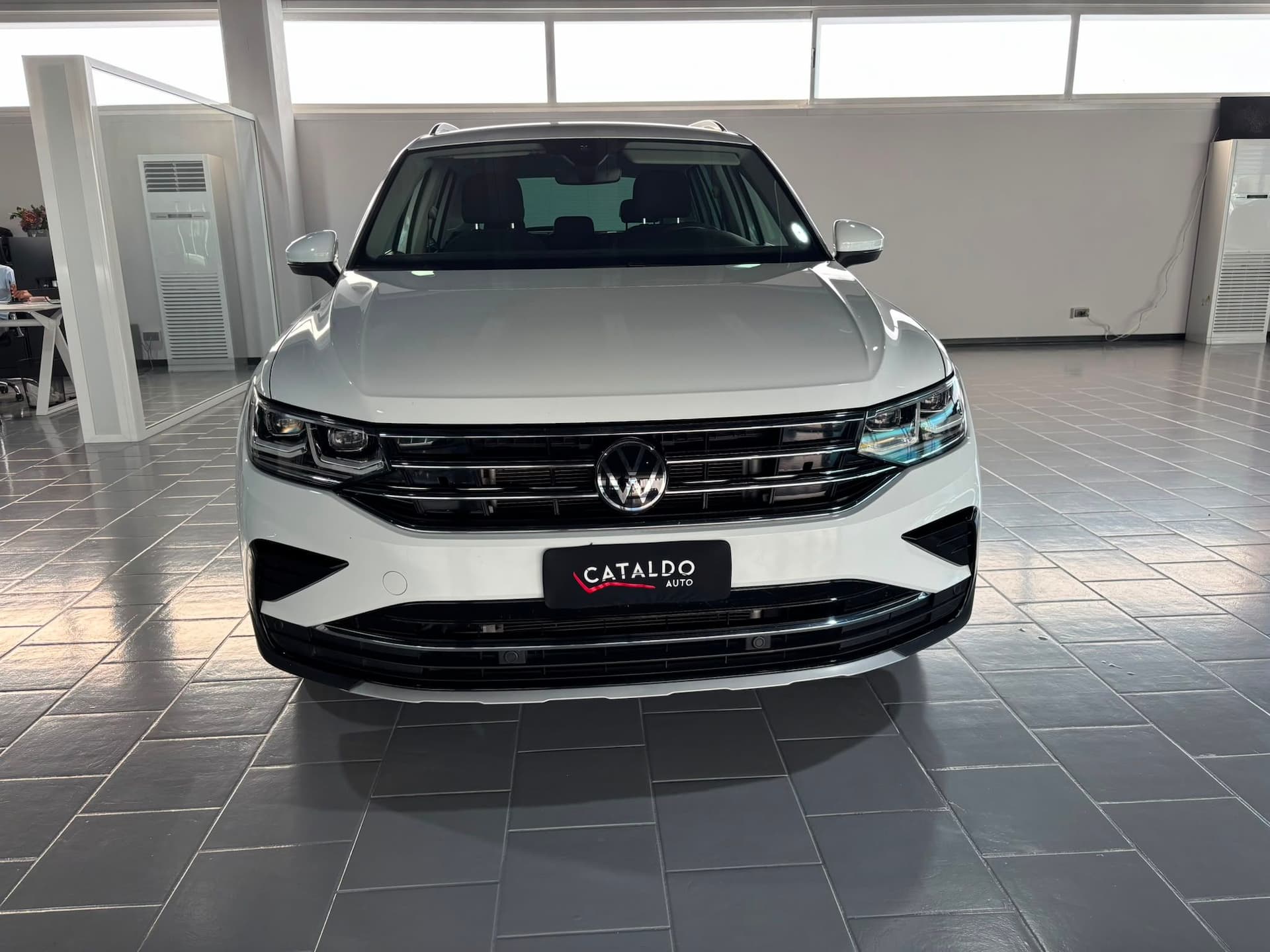 Volkswagen Tiguan II 2021 2.0 tdi Elegance 150cv dsg - Miniatura 8
