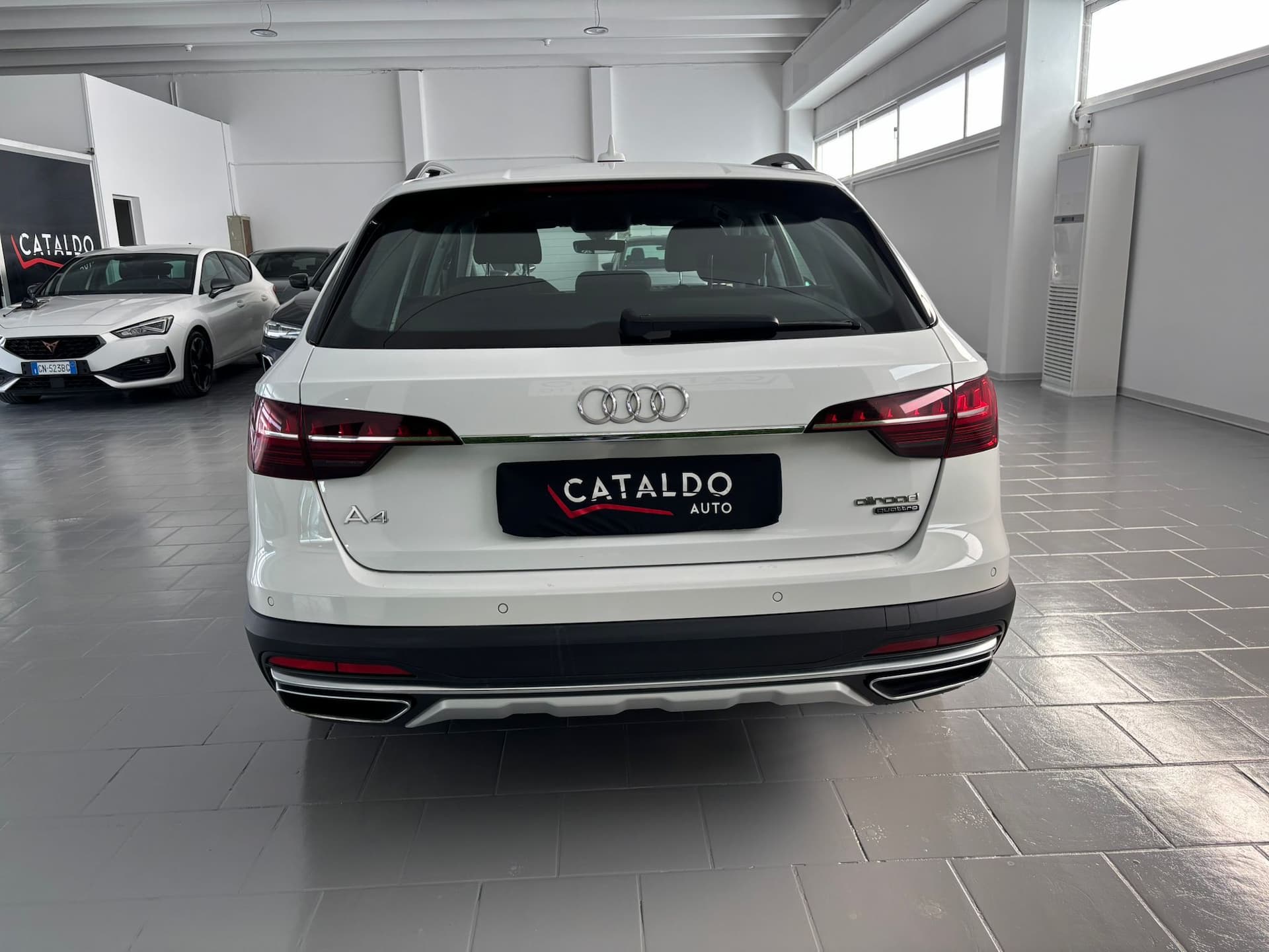 Audi A4 2019 Allroad Quattro 40 2.0 tdi Identity Contrast quattro 190cv s tronic - Miniatura 4