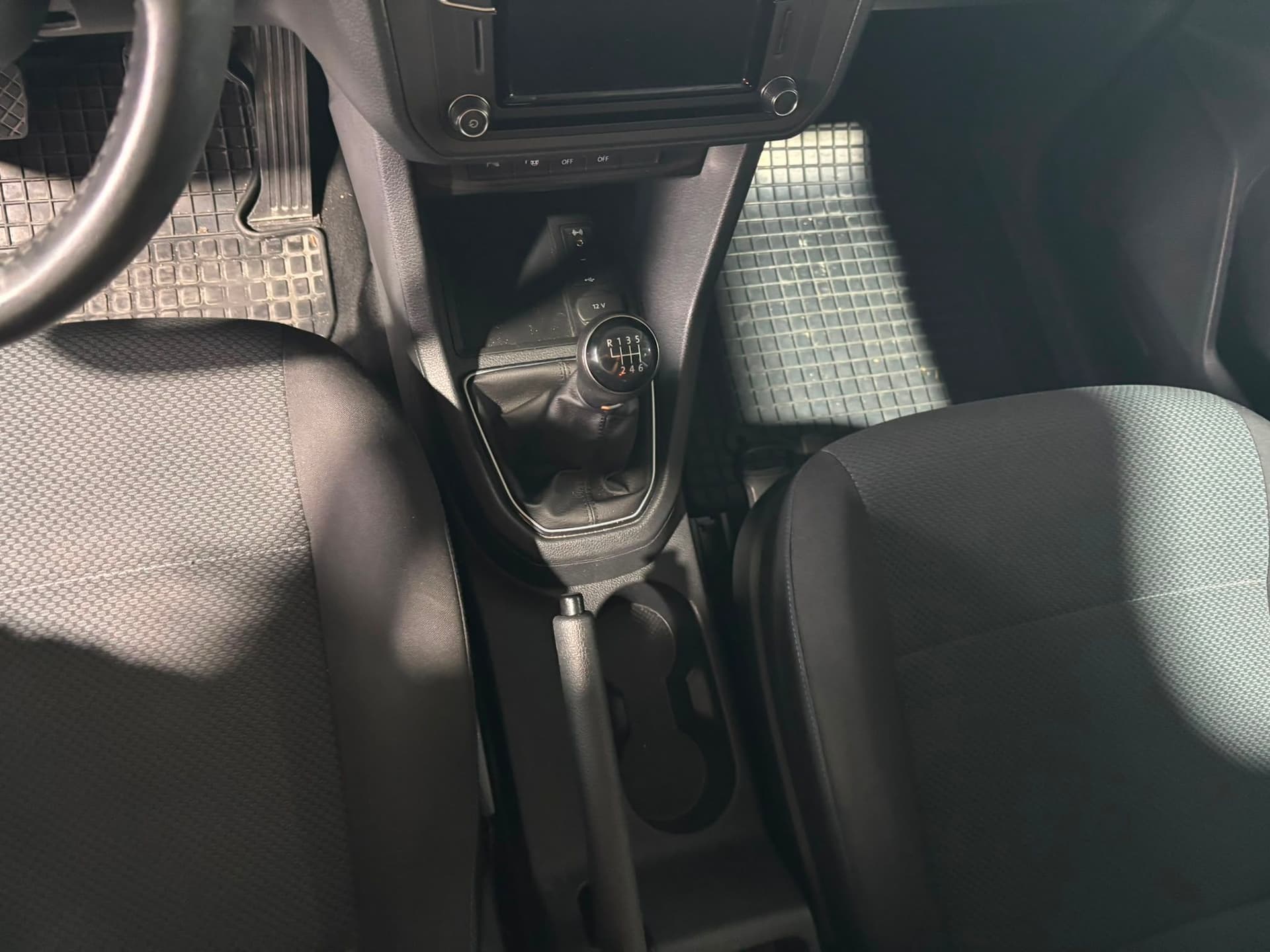 VOLKSWAGWEN CADDY 1.4 CONCEPTLINE TGI  - Miniatura 15