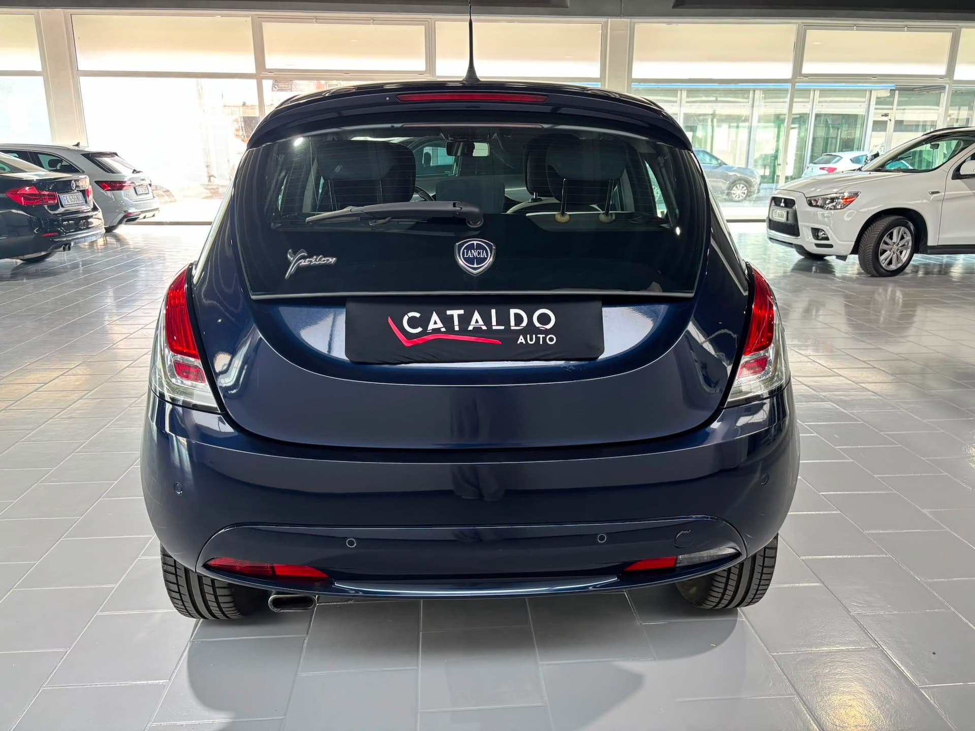 Lancia Ypsilon III 2015 1.2 Silver ecochic Gpl 69cv - Miniatura 4
