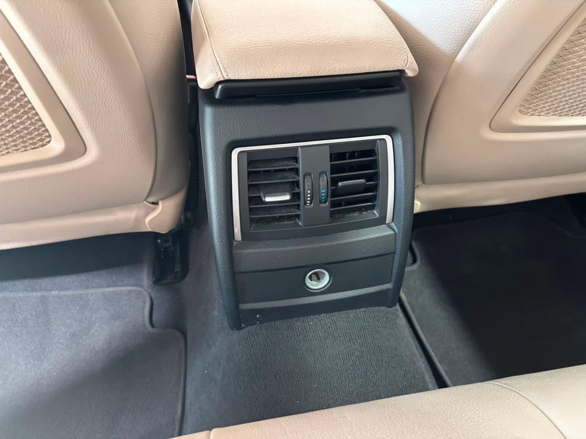 BMW 330 Serie 3 F30 2015 Berlina 330e Luxury auto - Miniatura 19
