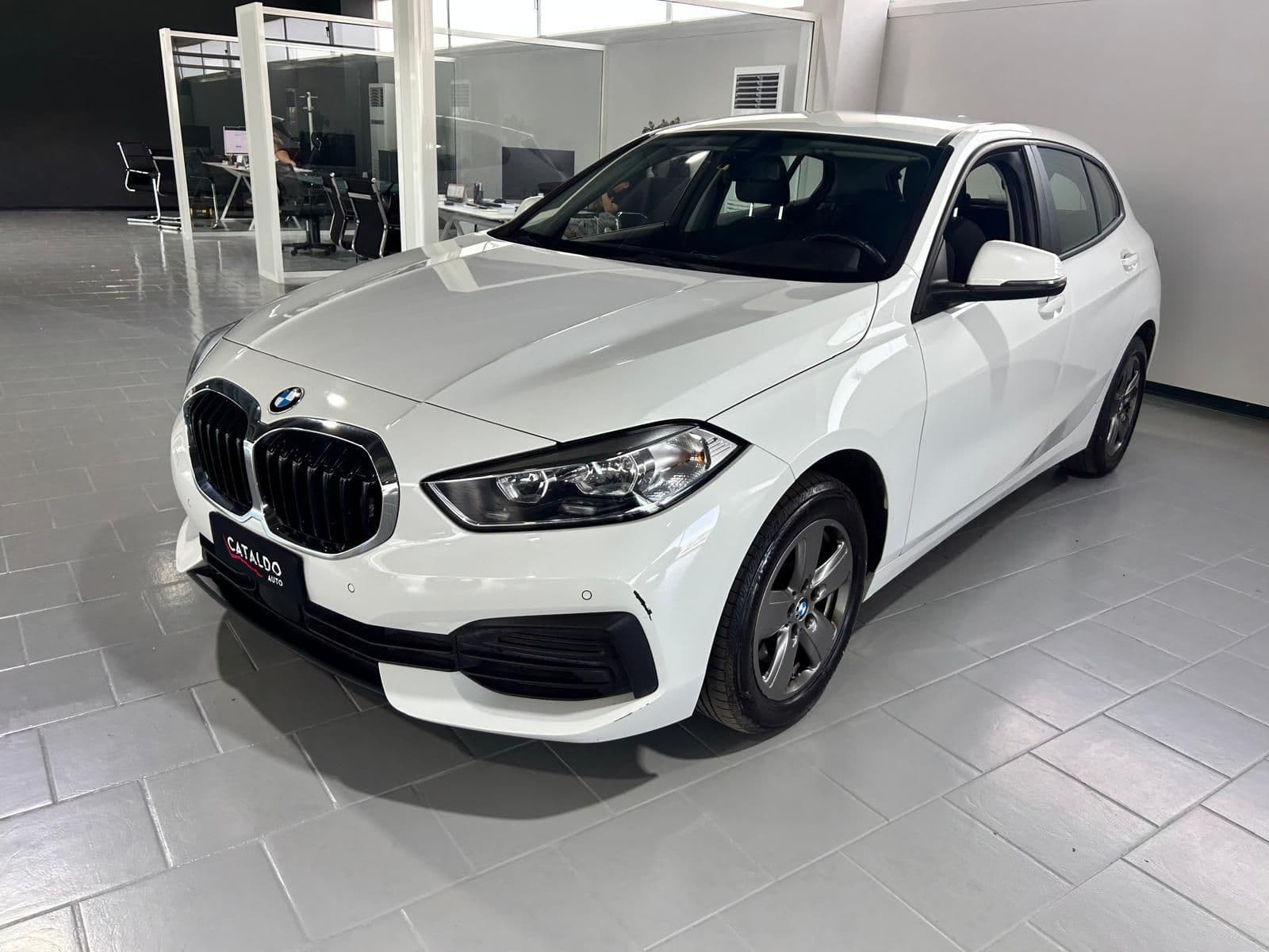 BMW 116 Serie 1 F40 116d Business Advantage semiautomatico - Miniatura 1
