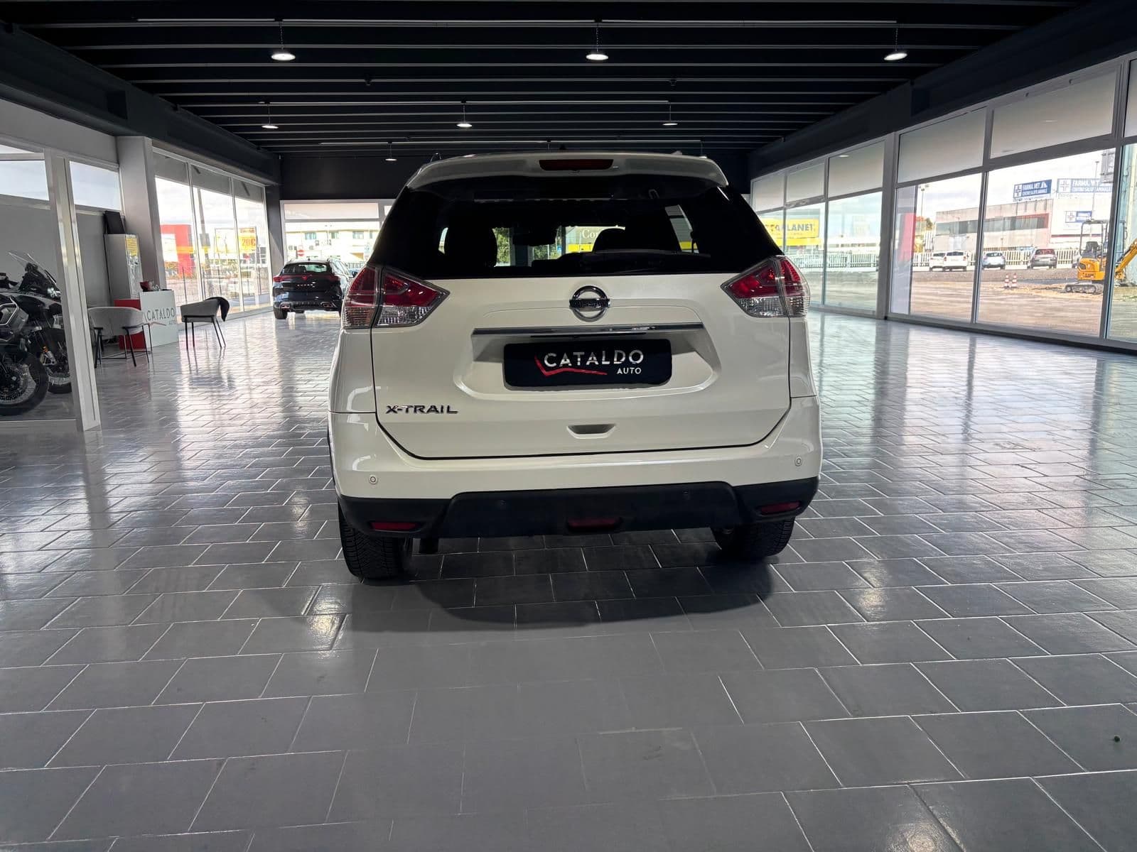 Nissan X-Trail III 2014 1.6 dci N-Vision 2wd - Miniatura 4