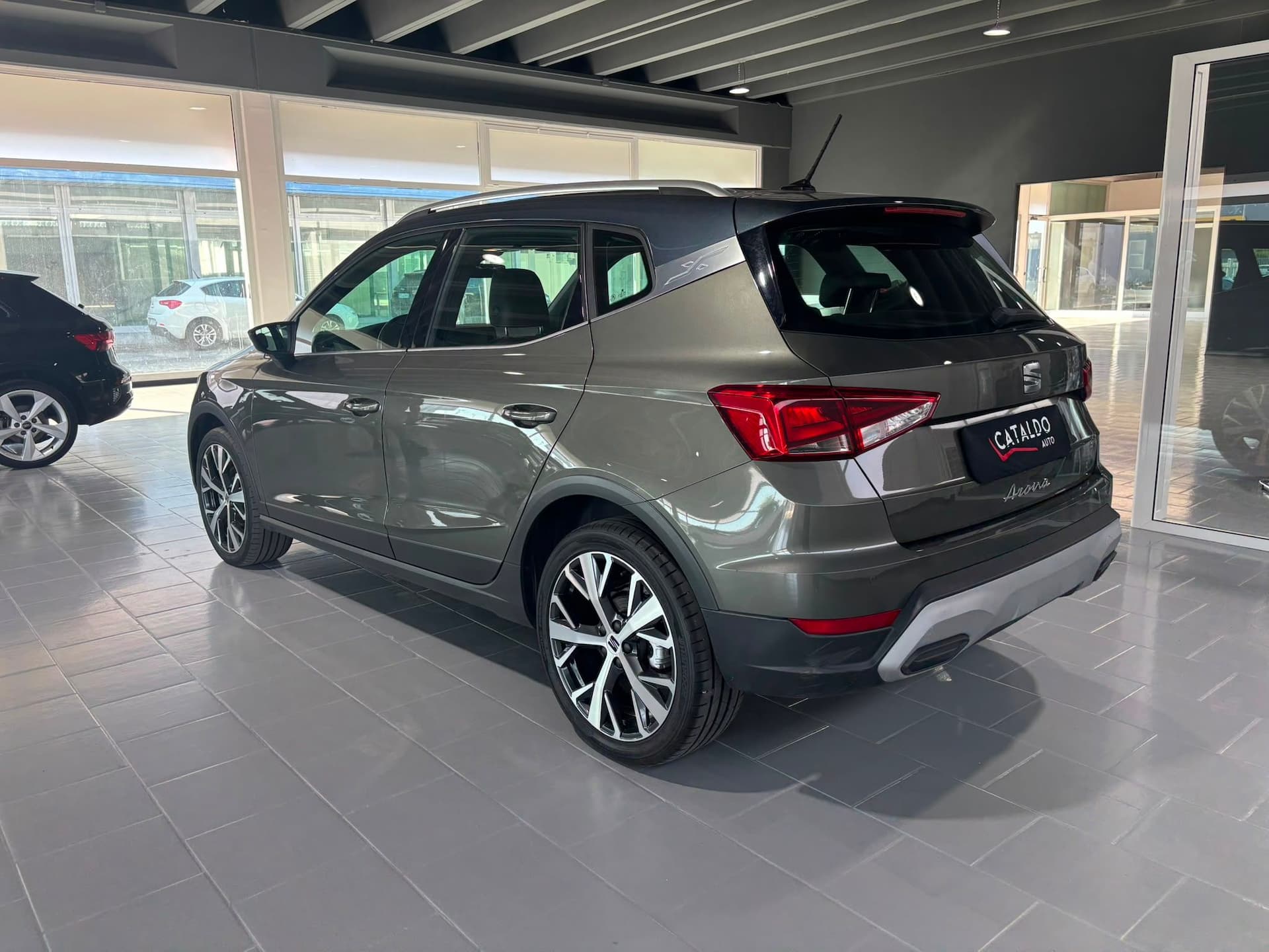 SEAT Arona 2022 1.0 ecotsi Xperience 110cv dsg - Miniatura 3