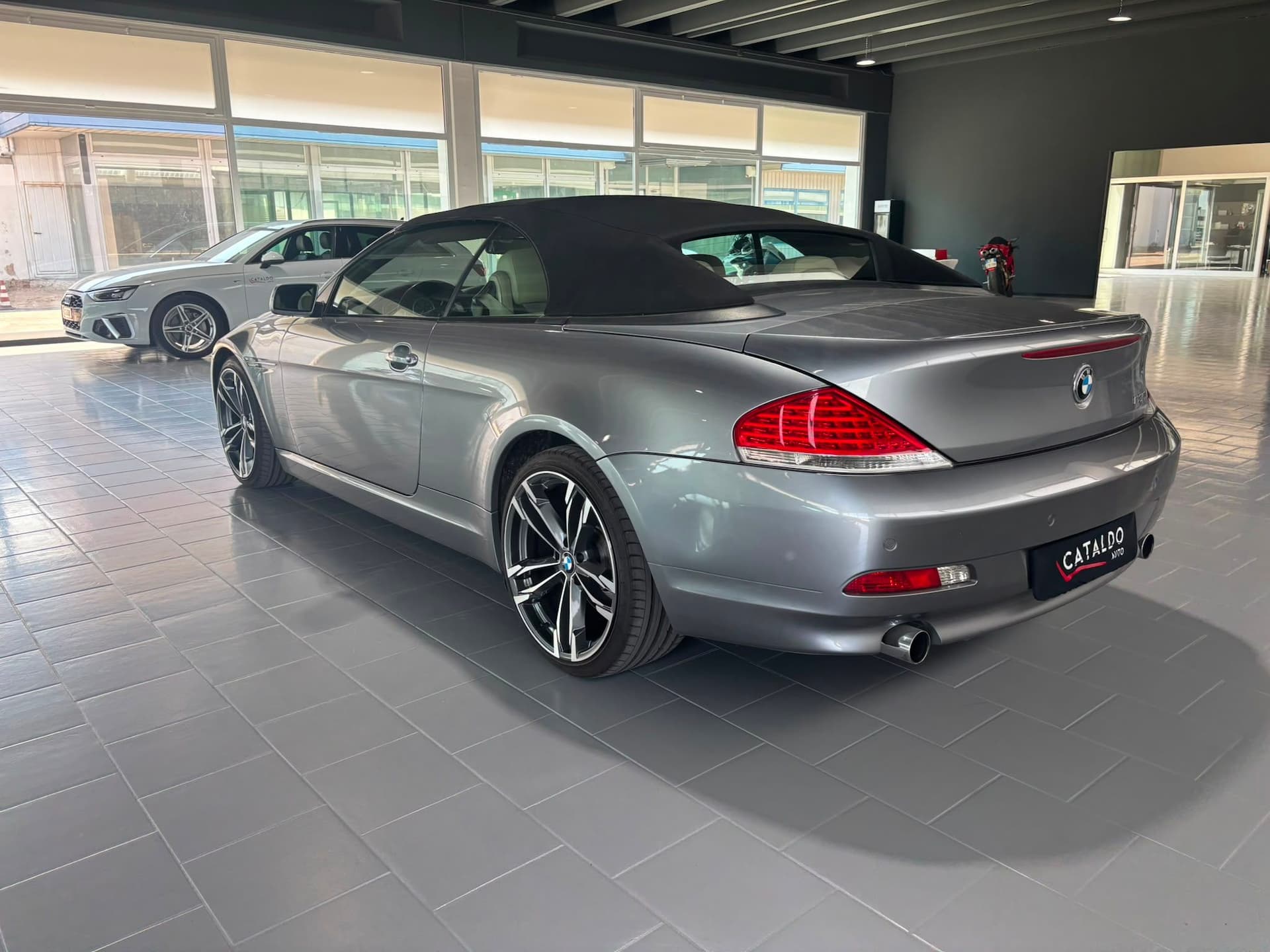 BMW 630Ci Cabrio - Miniatura 3