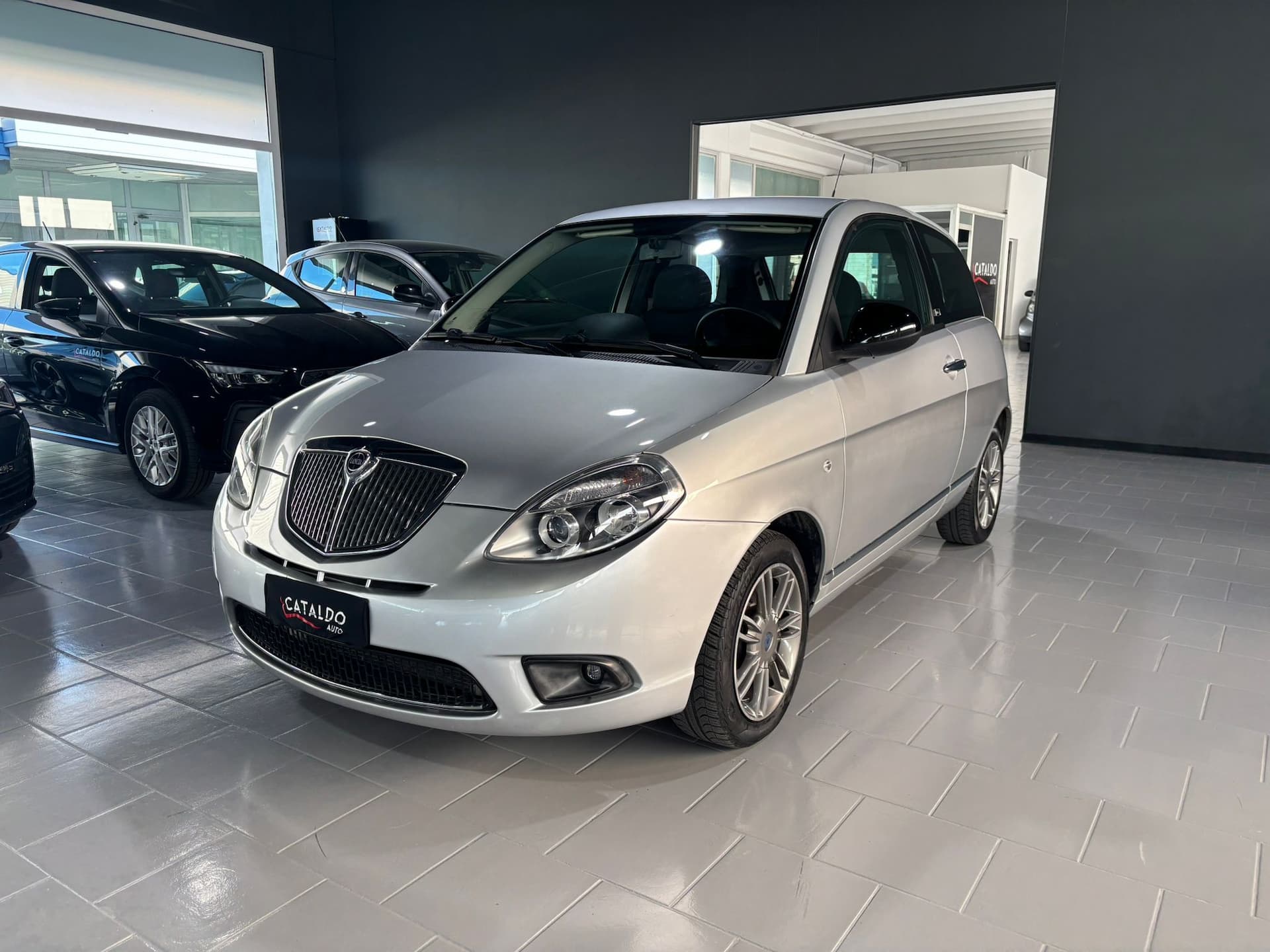 Lancia Ypsilon II 2007 1.2 8v Unyca - Miniatura 1