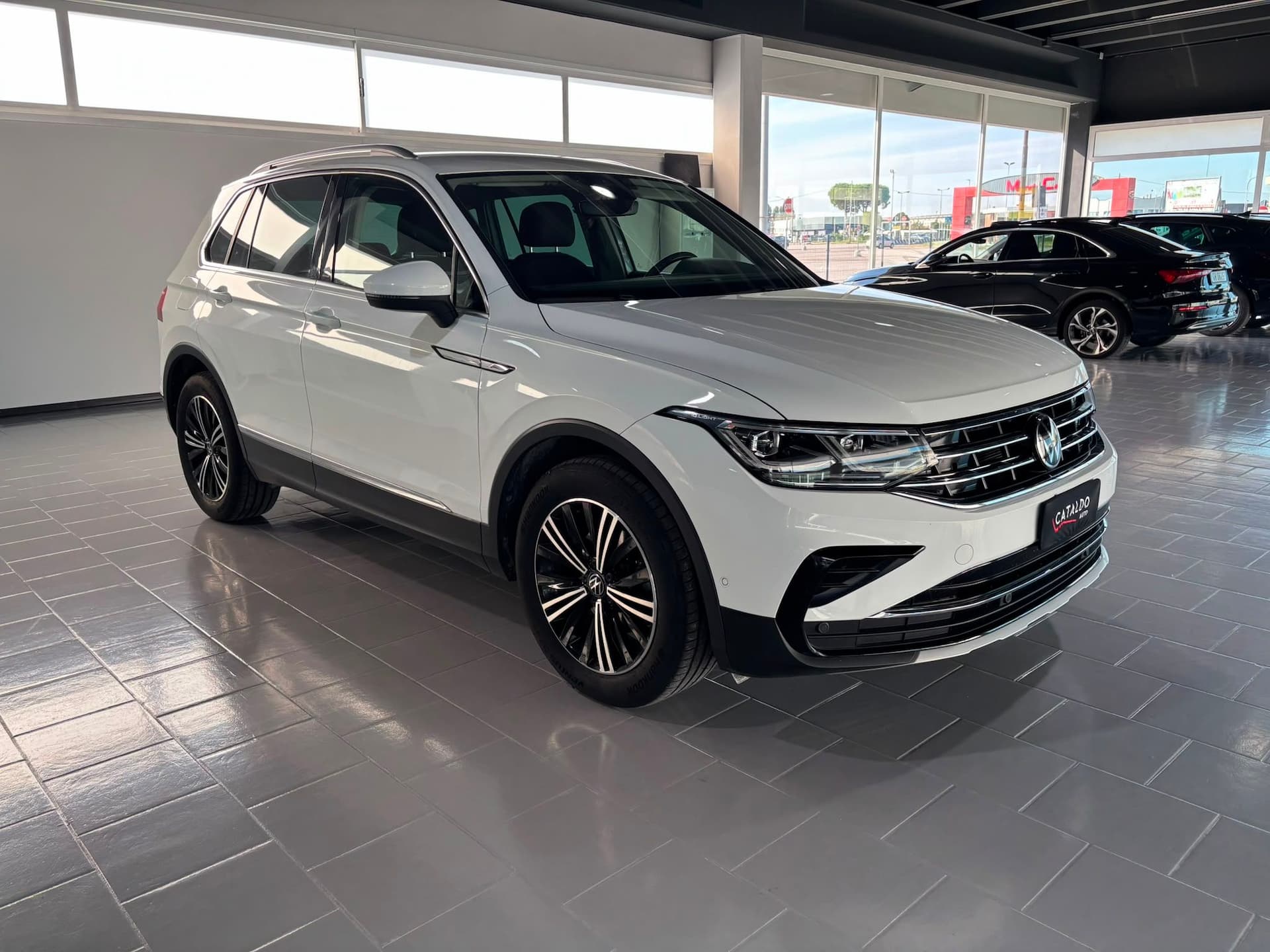Volkswagen Tiguan II 2021 2.0 tdi Elegance 150cv dsg - Miniatura 7