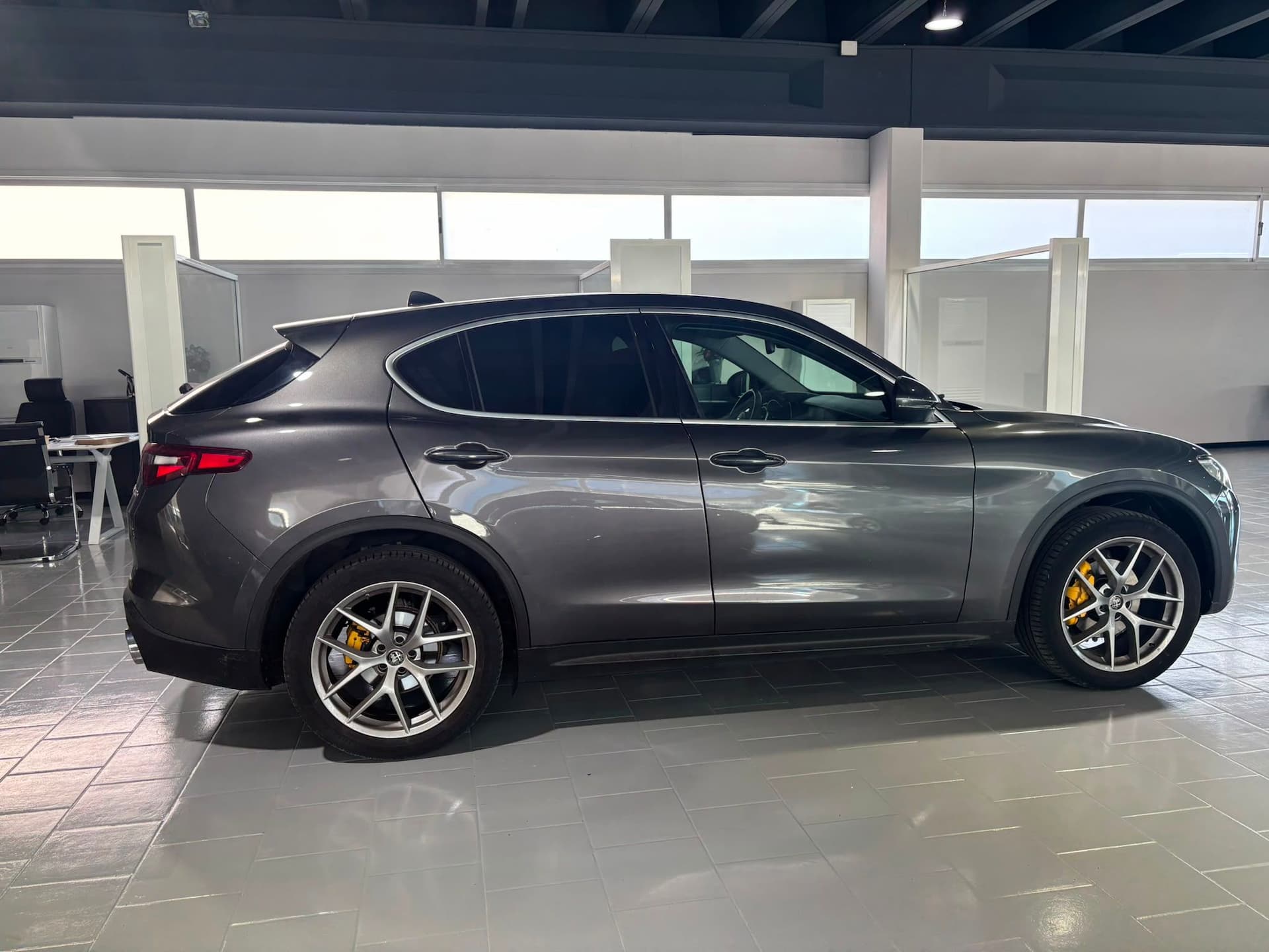 Alfa Romeo Stelvio 2.2 t Executive Q4 210cv auto my19 - Miniatura 6