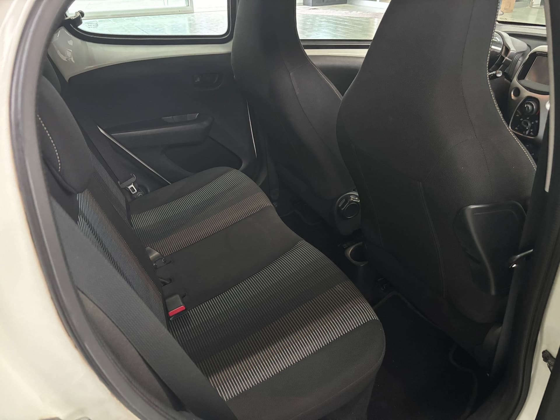 Peugeot 108  5p 1.2 vti 12v Allure - Miniatura 22