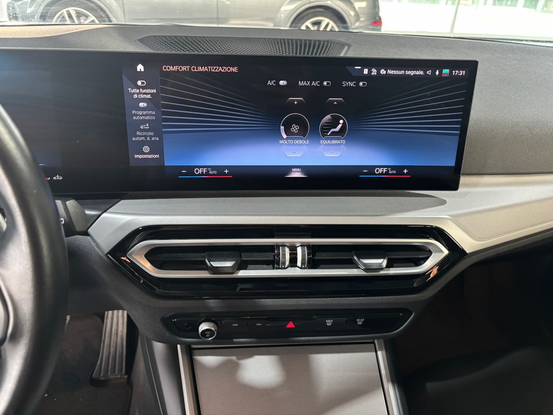 BMW 320 Serie 3 G21 2022 Touring 320i Touring auto - Miniatura 14
