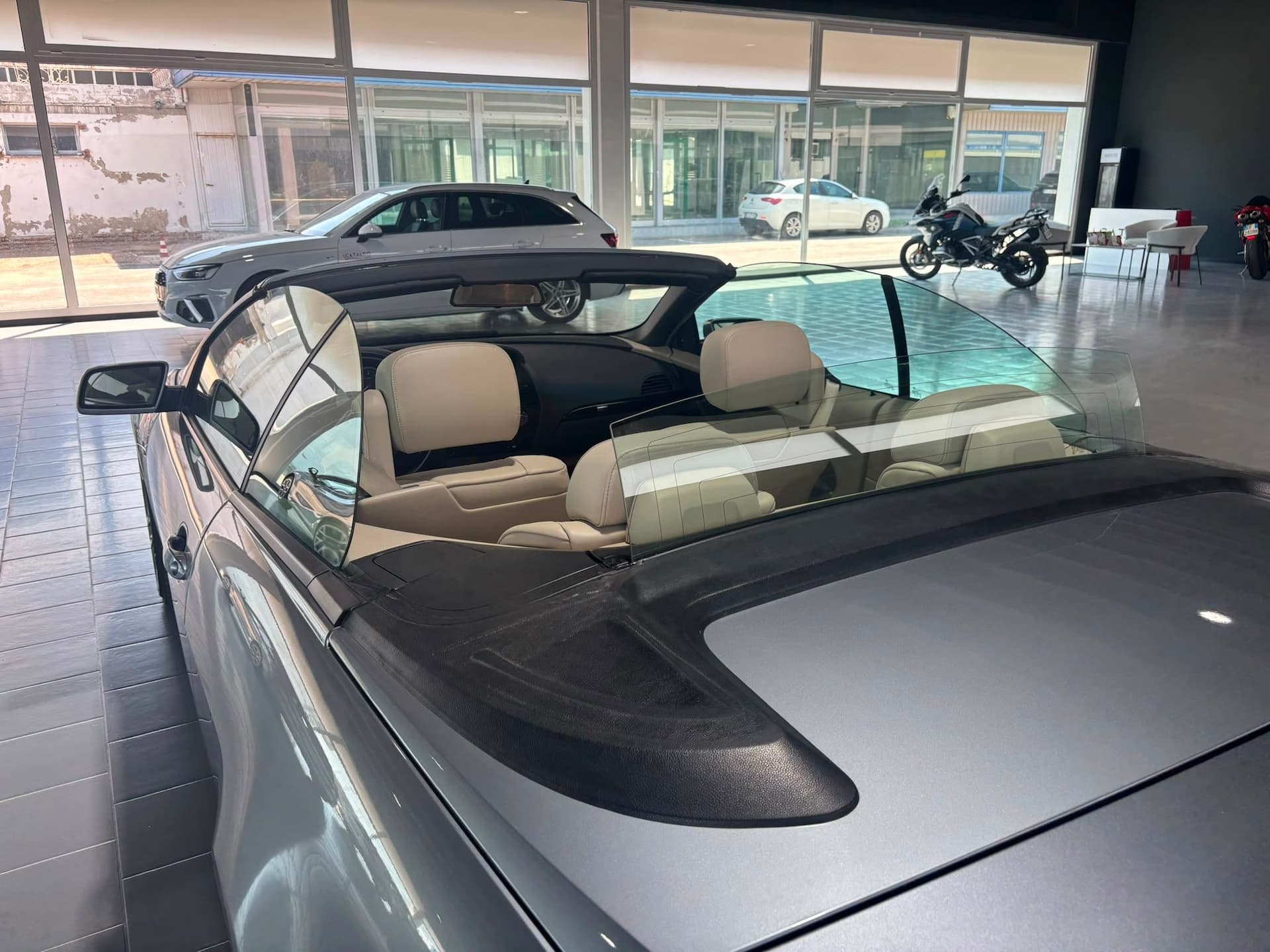 BMW 630Ci Cabrio - Miniatura 20