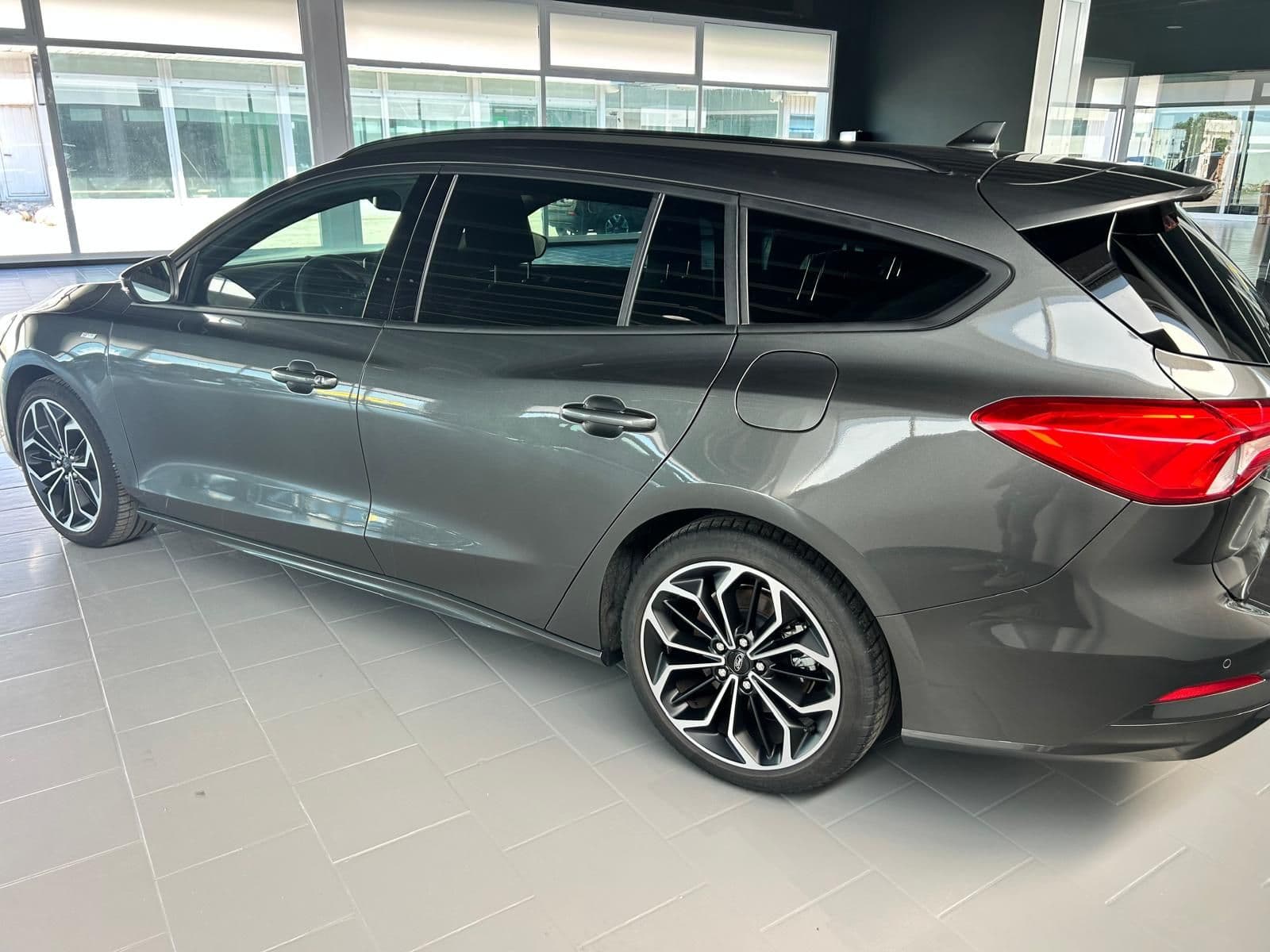 Ford Focus V 2018 SW 1.5 ecoblue ST-Line  - Miniatura 2
