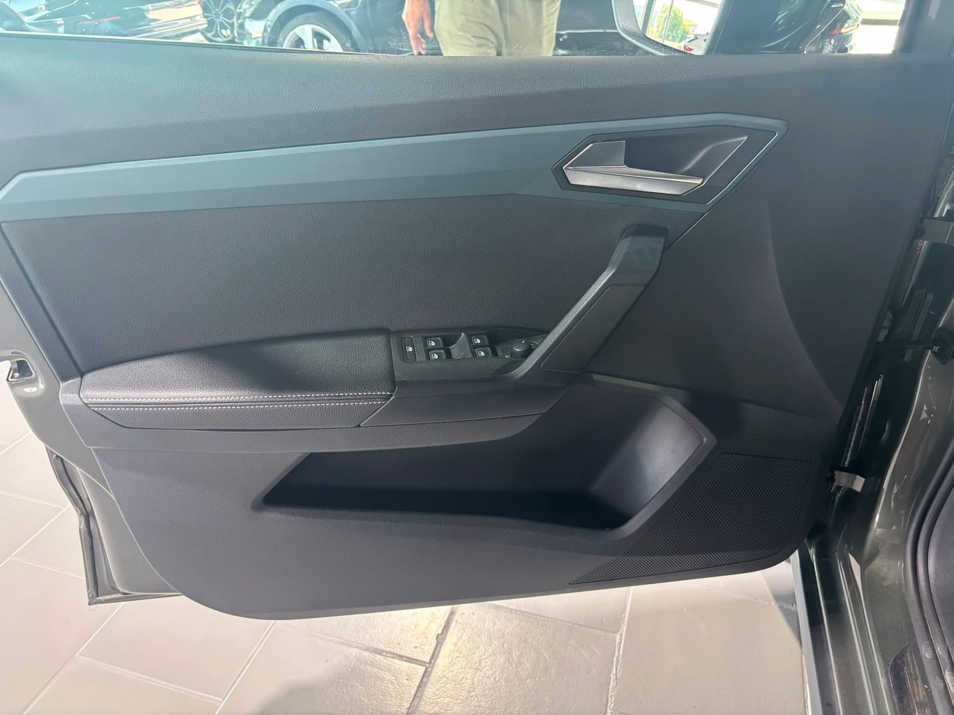 SEAT Arona 2022 1.0 ecotsi Xperience 110cv dsg - Miniatura 9