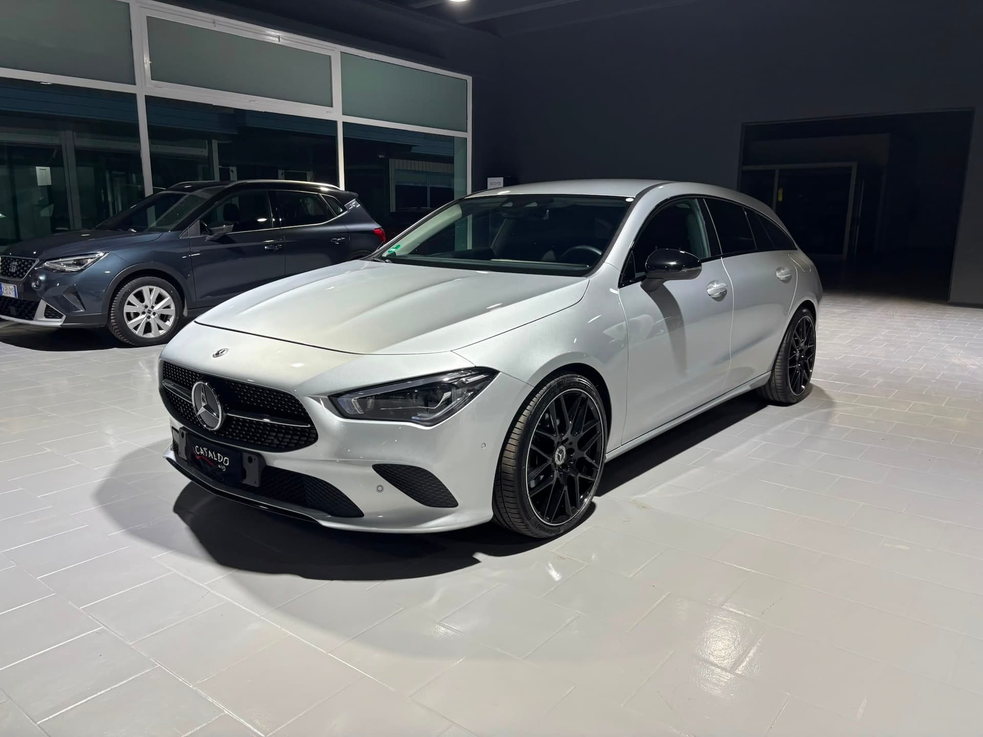 Mercedes-Benz CLA 200 Shooting Brake 200 d Business auto - Miniatura 1