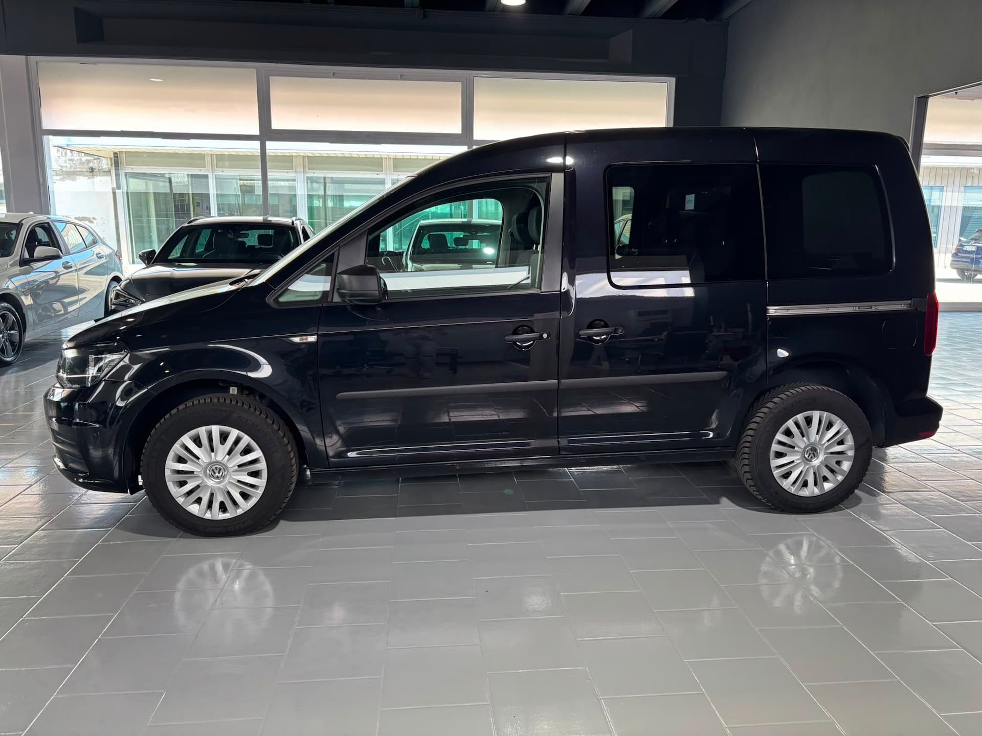 VOLKSWAGWEN CADDY 1.4 CONCEPTLINE TGI  - Miniatura 3