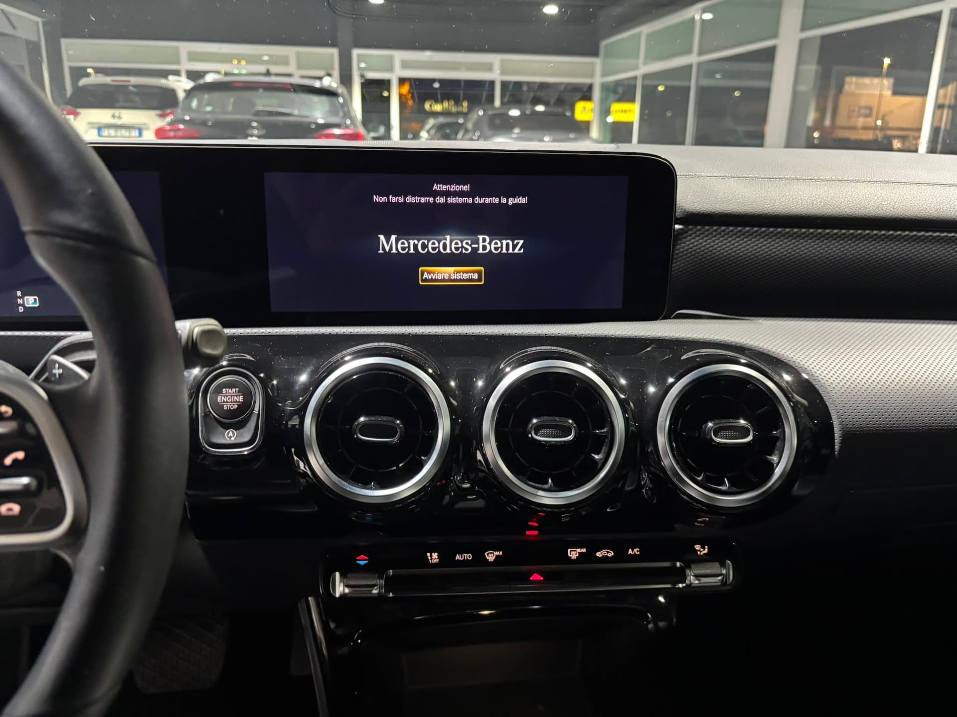 Mercedes-Benz CLA 200 Shooting Brake 200 d Business auto - Miniatura 14