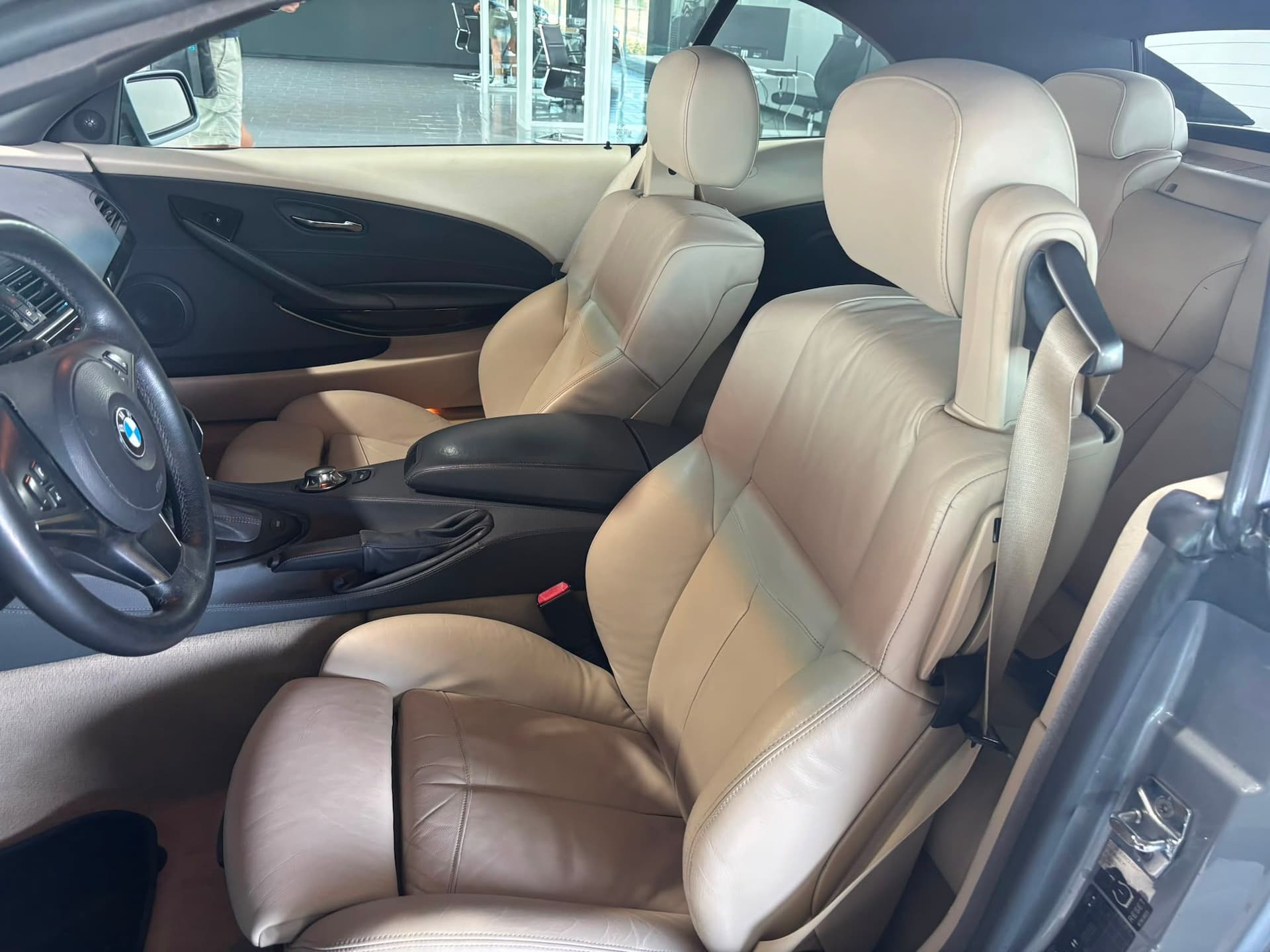 BMW 630Ci Cabrio - Miniatura 10