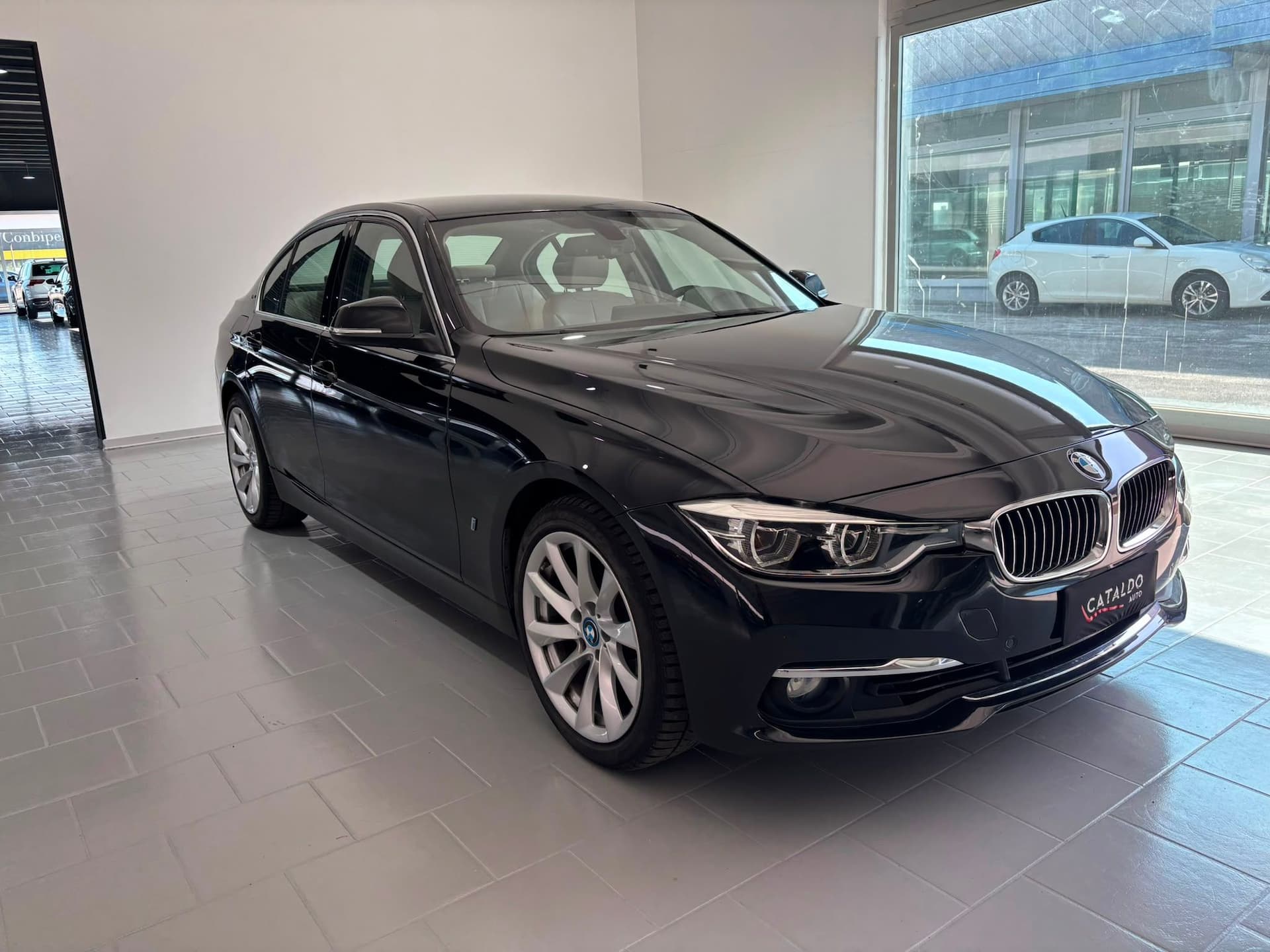 BMW 330 Serie 3 F30 2015 Berlina 330e Luxury auto - Miniatura 7