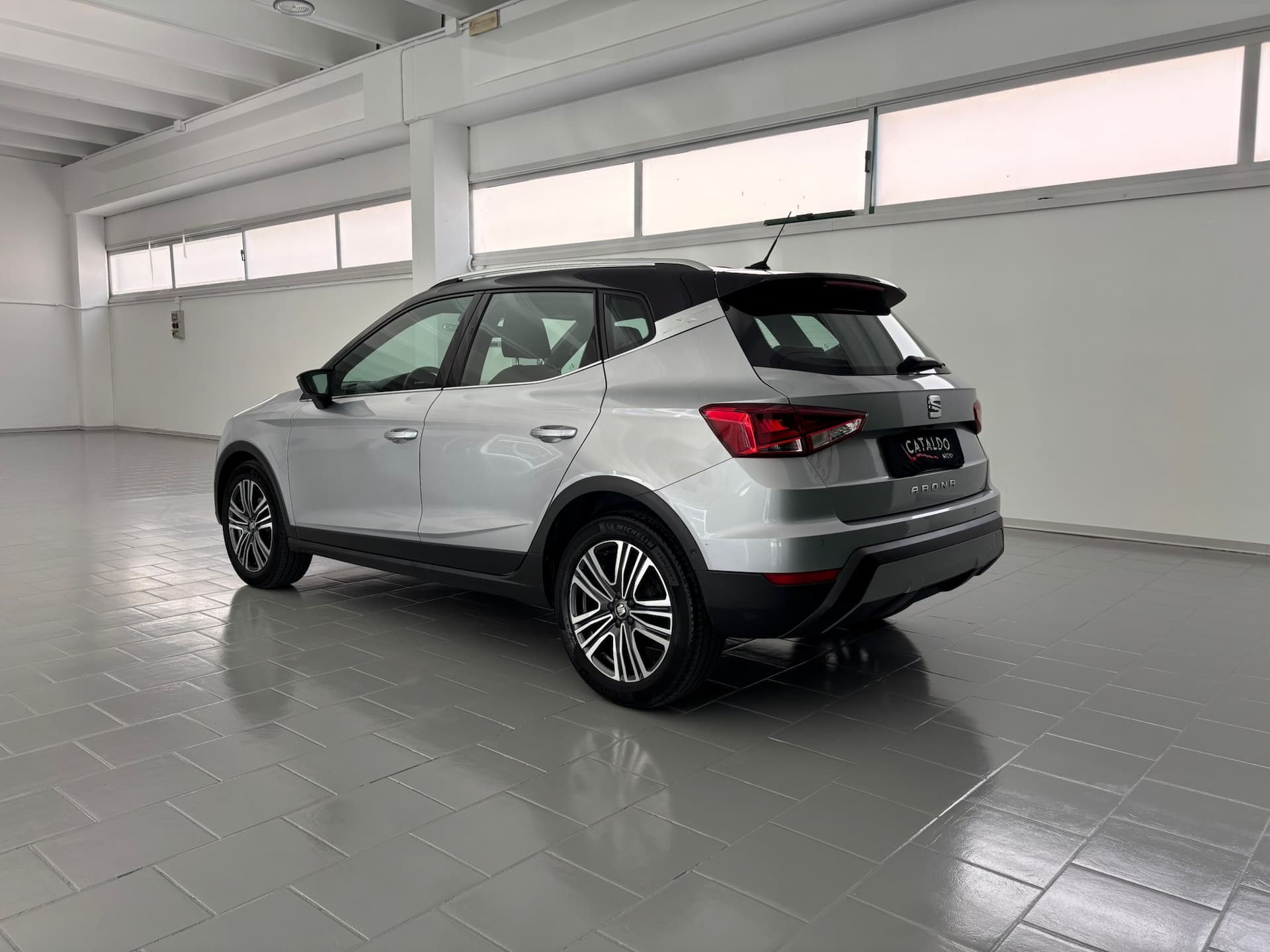 SEAT Arona 2017 1.0 ecotsi Xcellence 95cv my18 - Miniatura 3