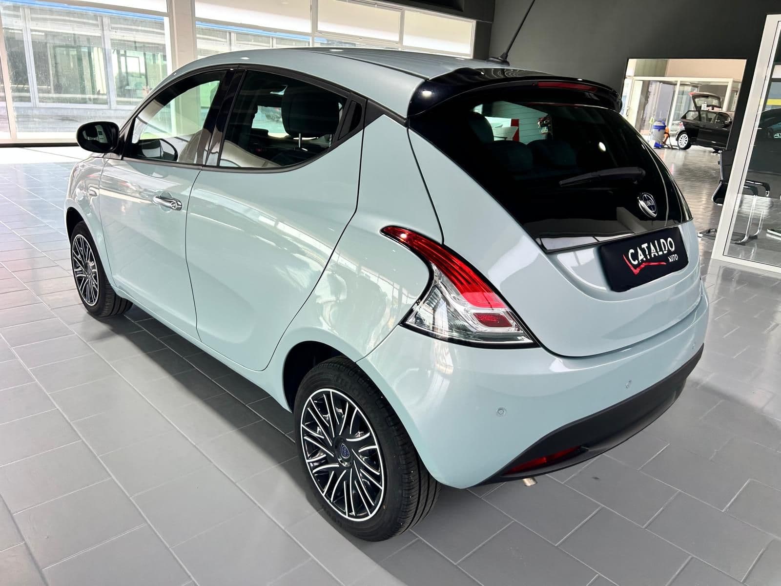 Lancia Ypsilon III 2021 1.0 firefly hybrid Gold SeS - Miniatura 2