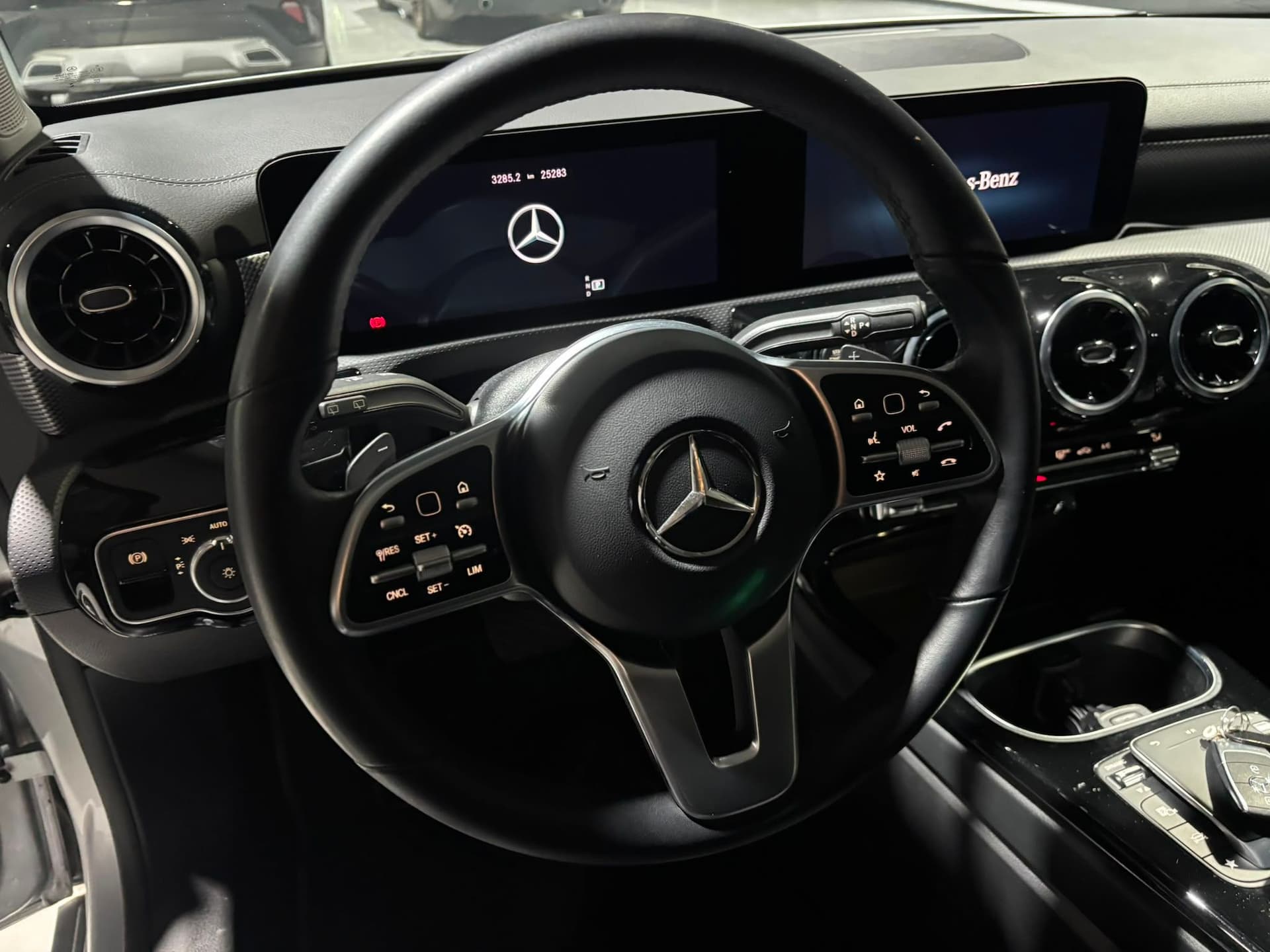 Mercedes-Benz CLA 200 Shooting Brake 200 d Business auto - Miniatura 12