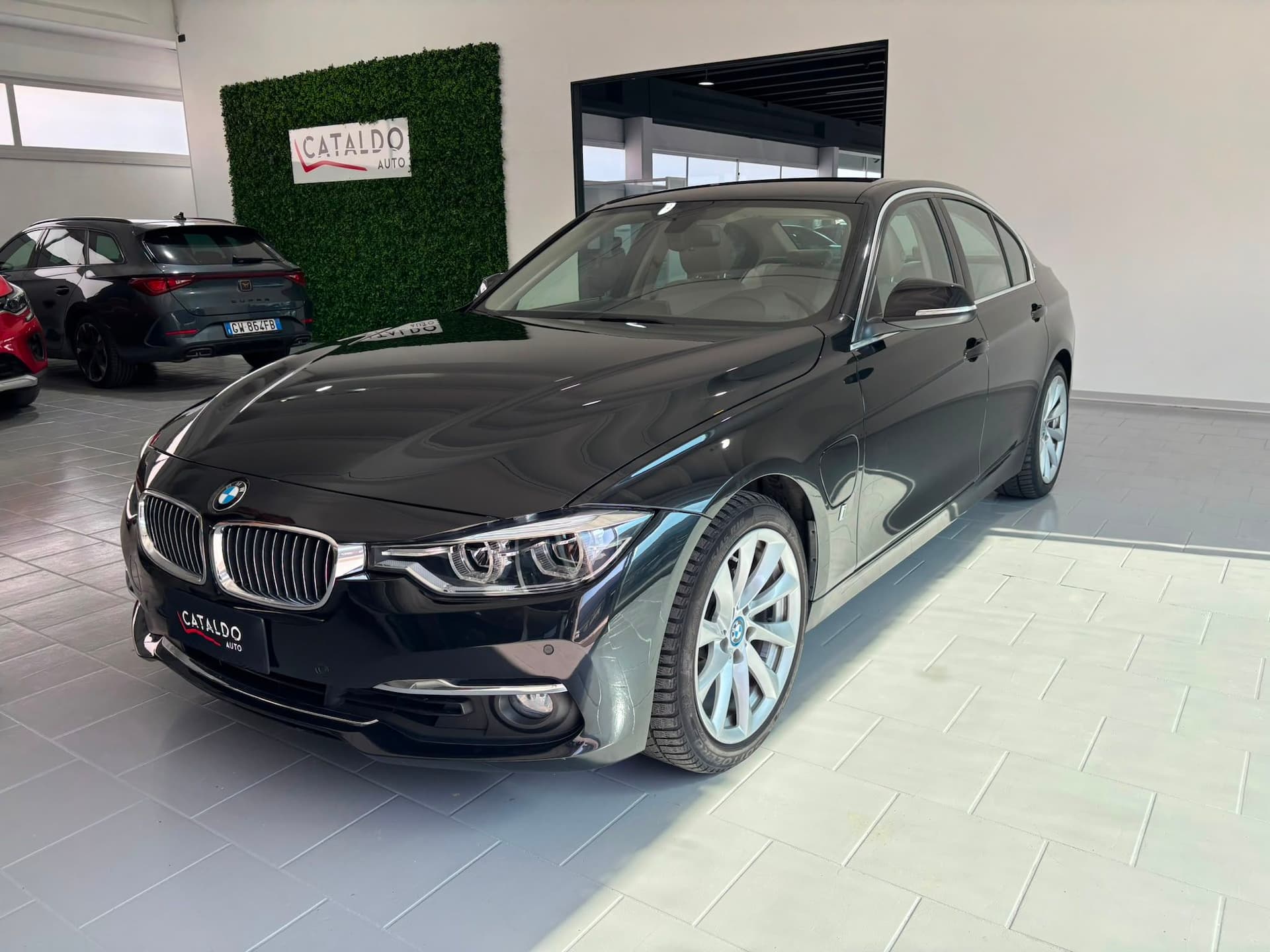 BMW 330 Serie 3 F30 2015 Berlina 330e Luxury auto - Miniatura 1