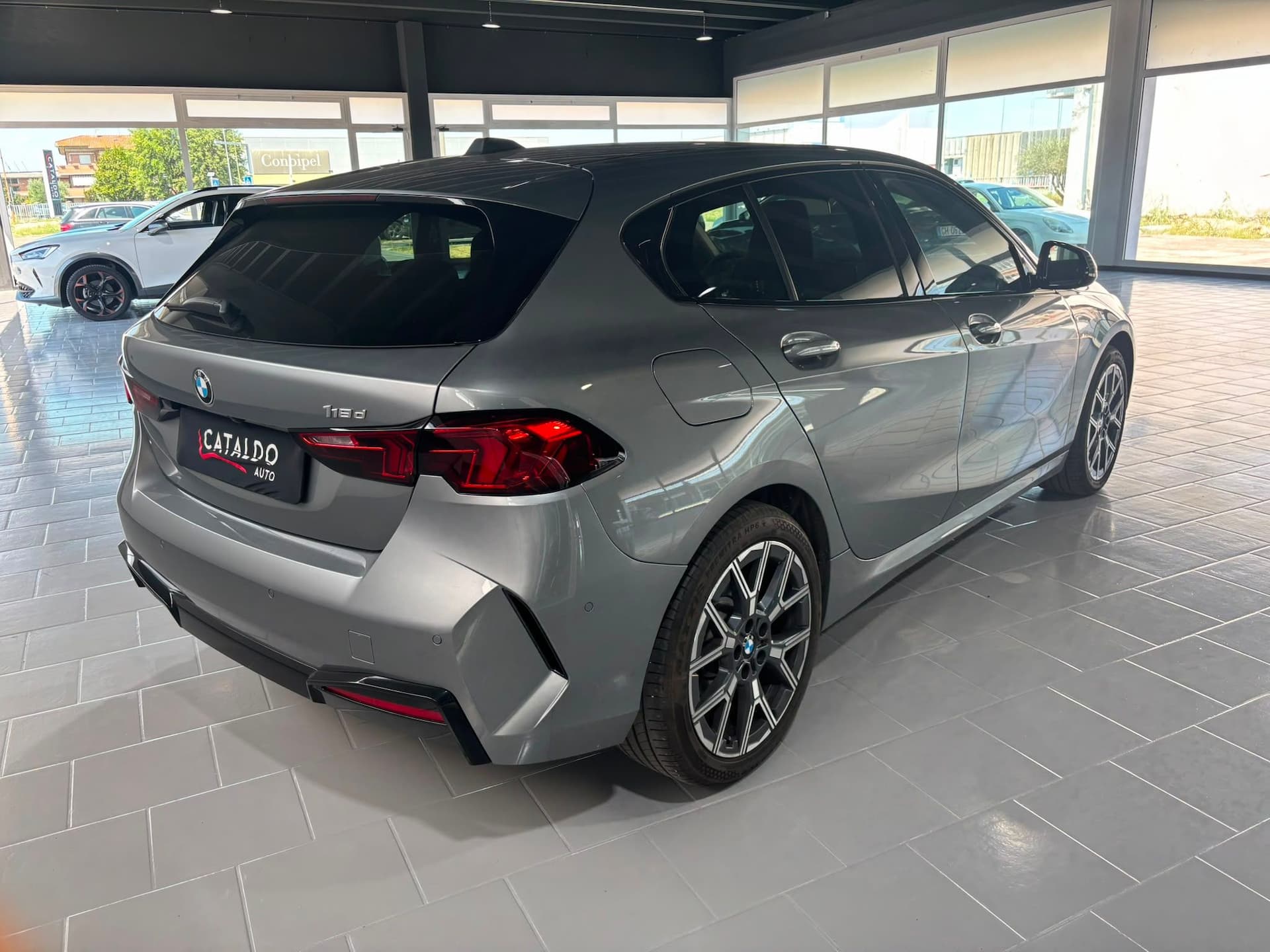 BMW 118 Serie 1 F70 118d MSport Design auto - Miniatura 5