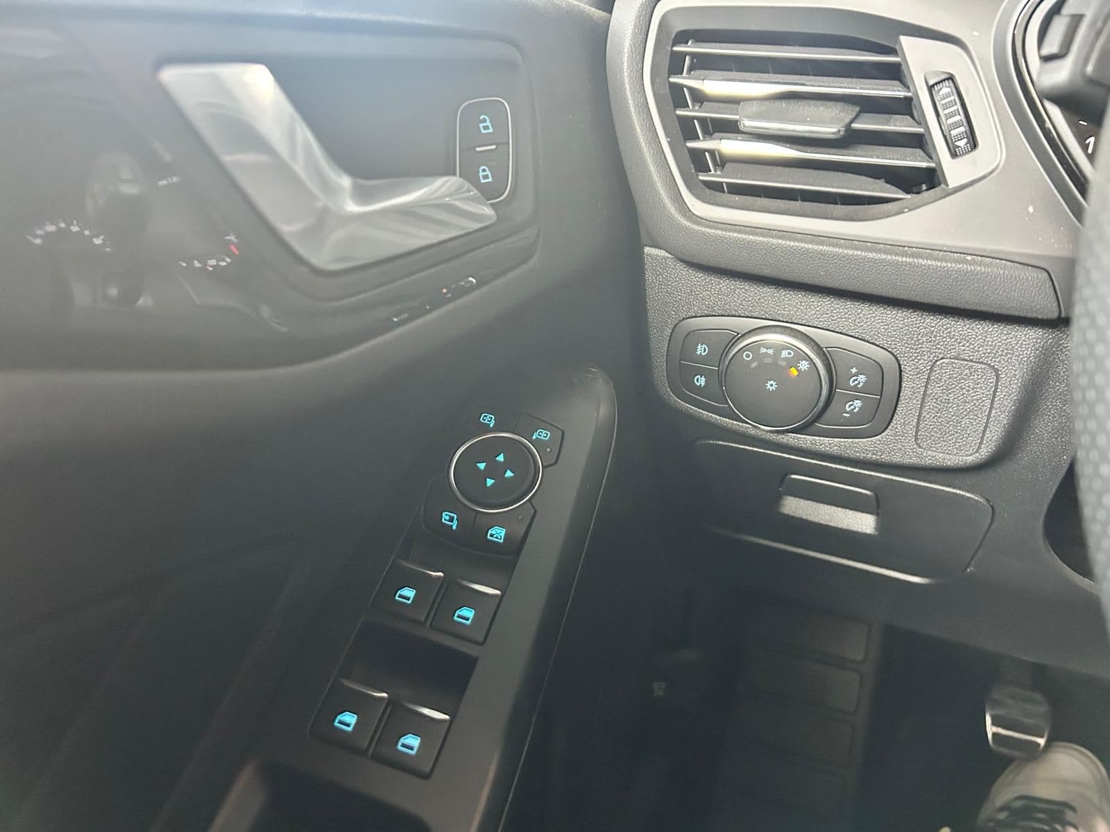Ford Focus V 2018 SW 1.5 ecoblue ST-Line  - Miniatura 8