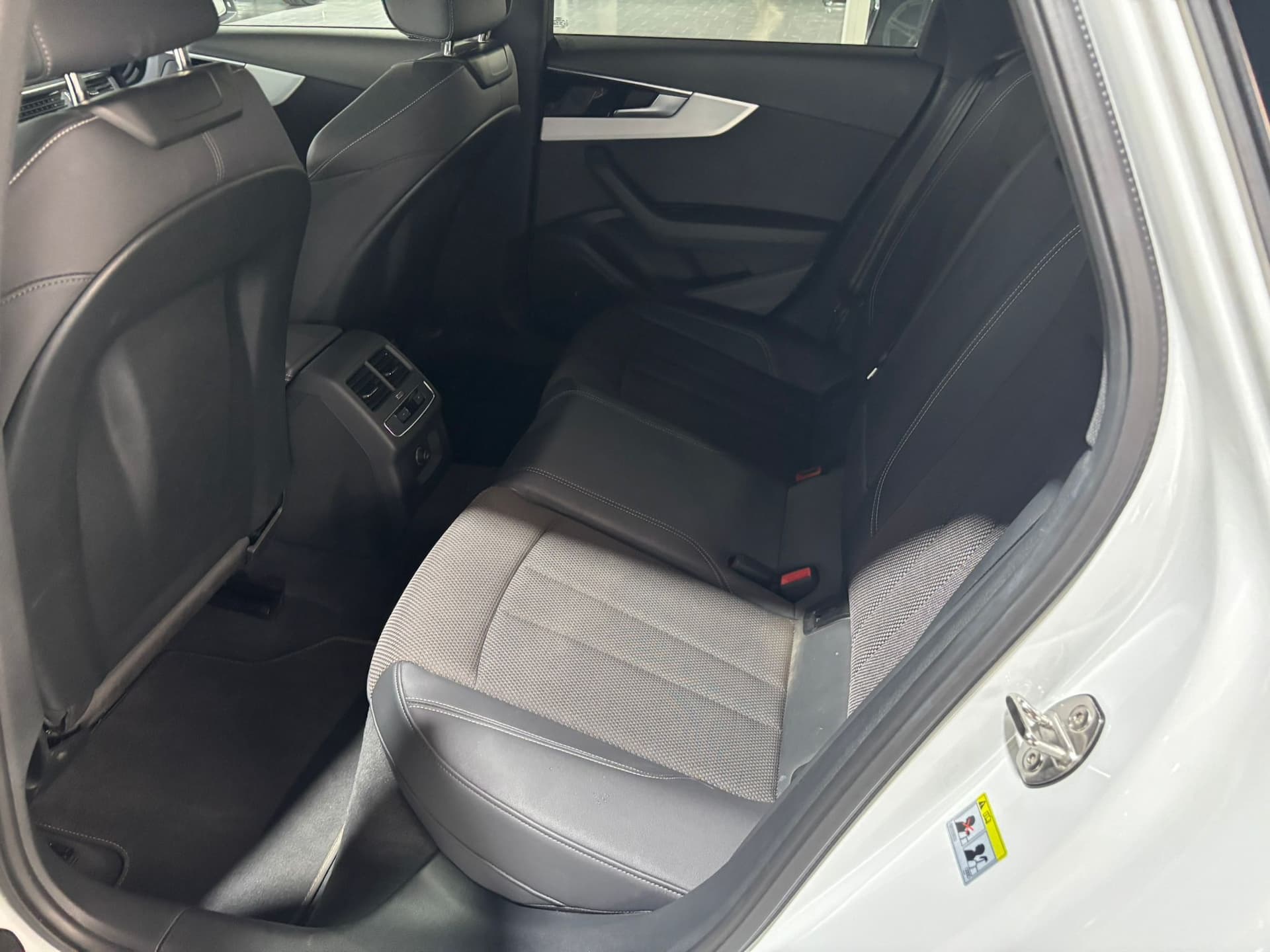 Audi A4 V 2019 Avant 40 2.0 tdi mhev S line edition quattro 204cv s-tronic - Miniatura 18