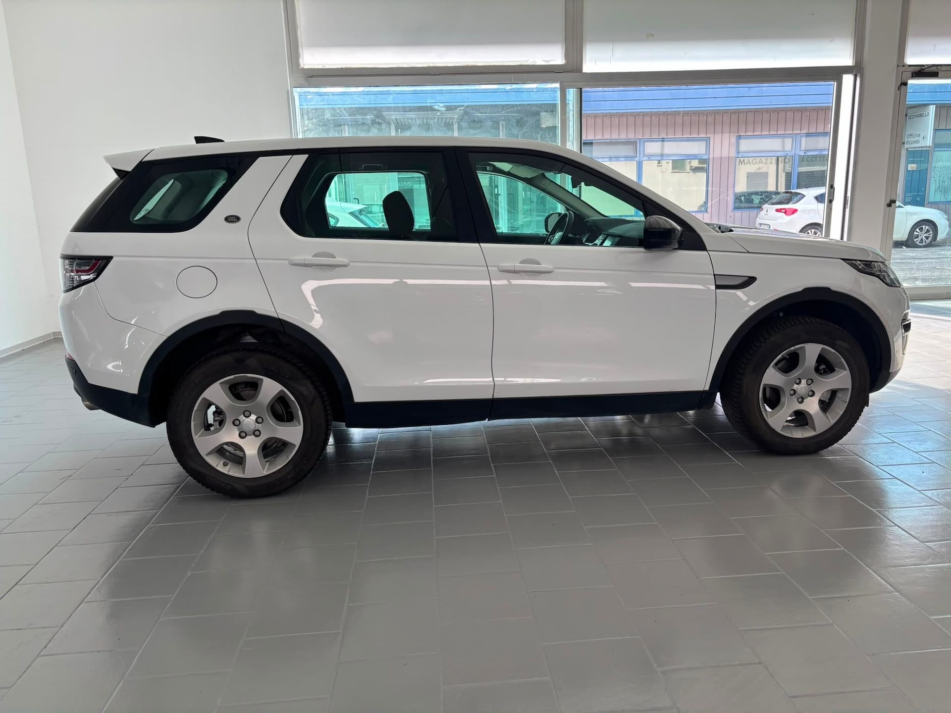 Land Rover Discovery Sport I 2015 2.0 ed4 Pure 2wd 150cv - Miniatura 6