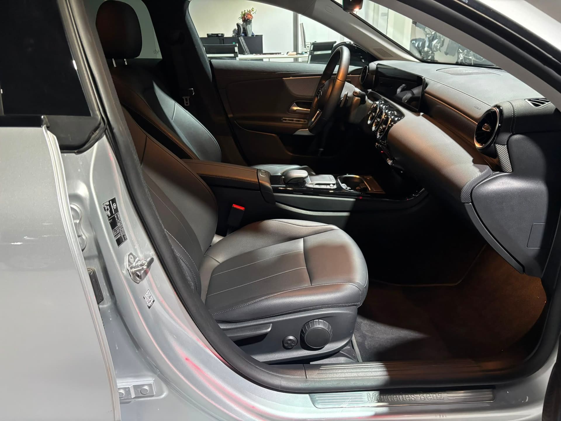 Mercedes-Benz CLA 200 Shooting Brake 200 d Business auto - Miniatura 16