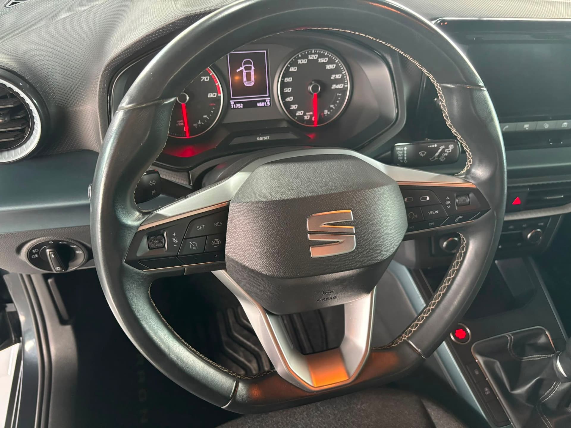 SEAT Arona 2022 1.0 ecotsi Xperience 95cv - Miniatura 12