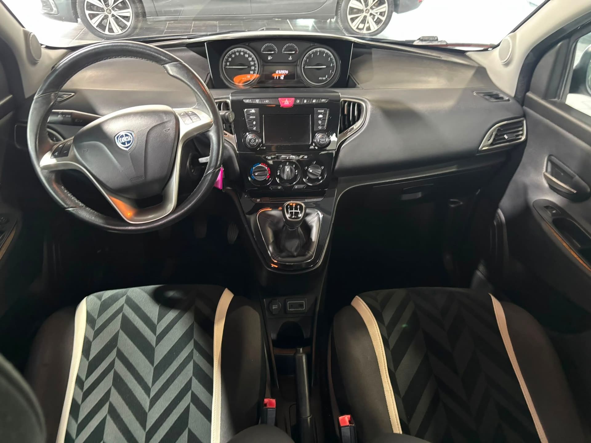 Lancia Ypsilon III 2015 1.2 Silver ecochic Gpl 69cv - Miniatura 11