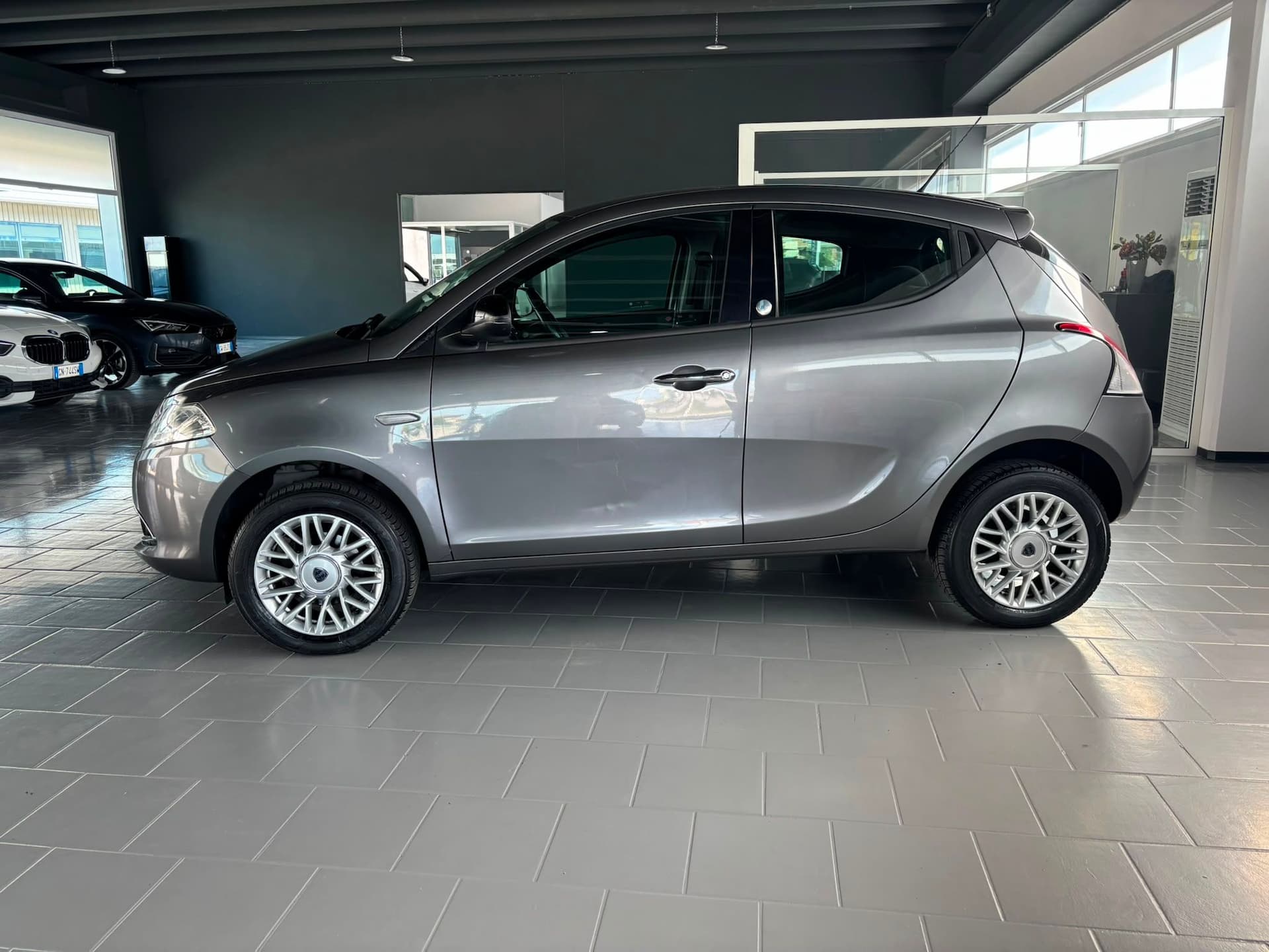 Lancia Ypsilon III 2011 0.9 t.air Gold ecochic metano 80cv  - Miniatura 2