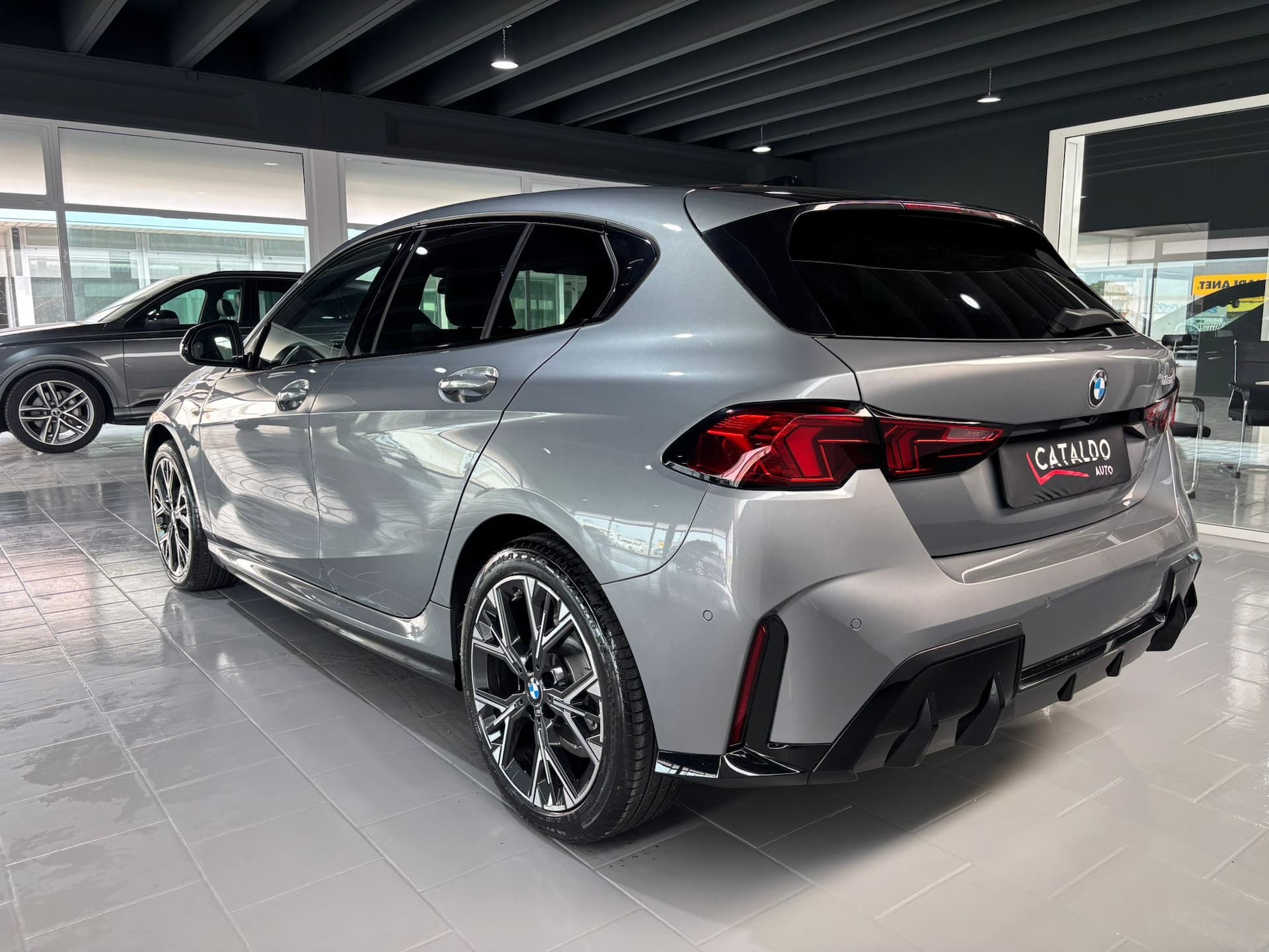 BMW 120 Serie 1 F70 48V MSport auto - Miniatura 3
