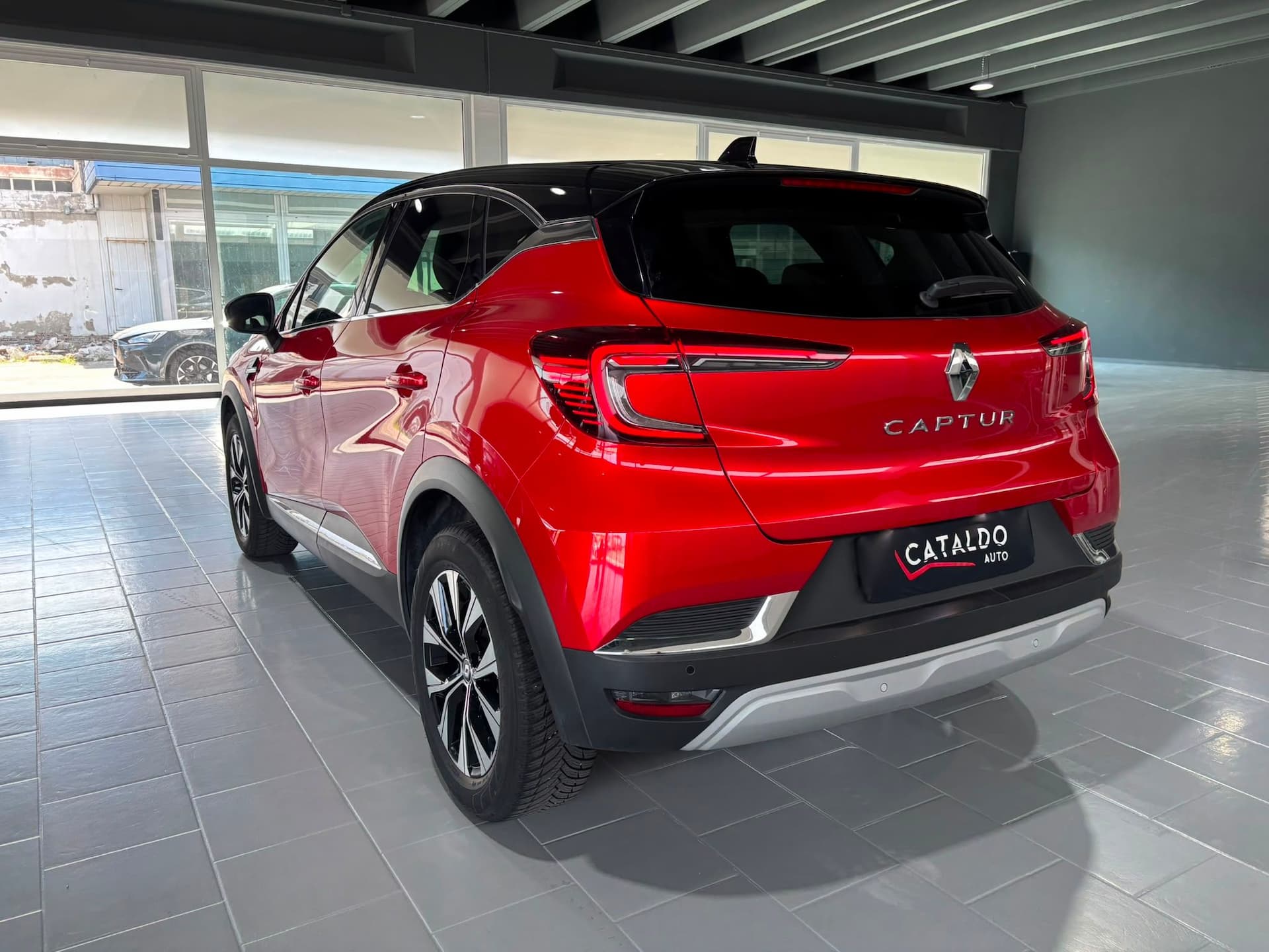 Renault Captur II 2019 1.0 tce Techno 90cv - Miniatura 3