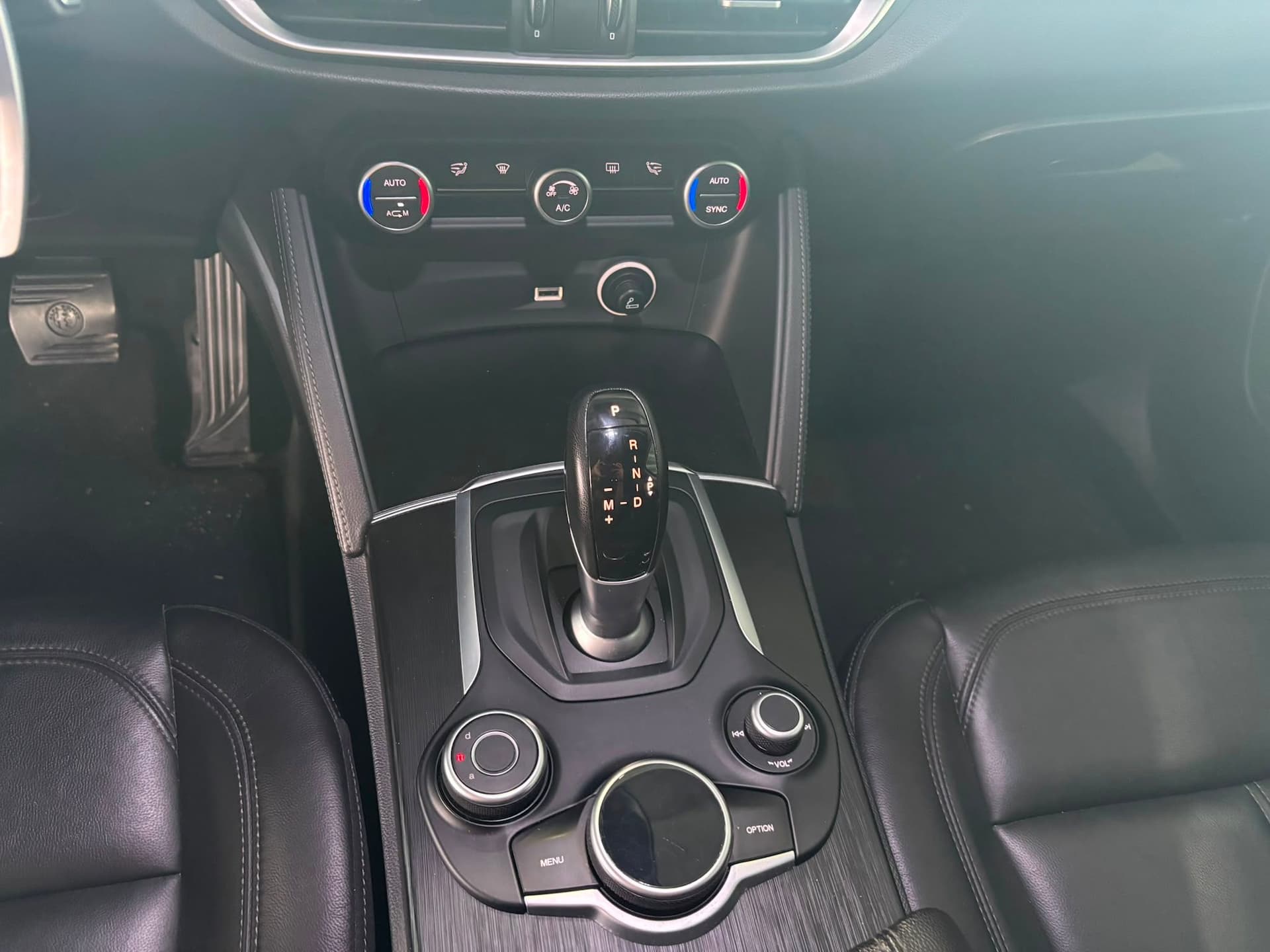 Alfa Romeo Stelvio 2.2 t Executive Q4 210cv auto my19 - Miniatura 15
