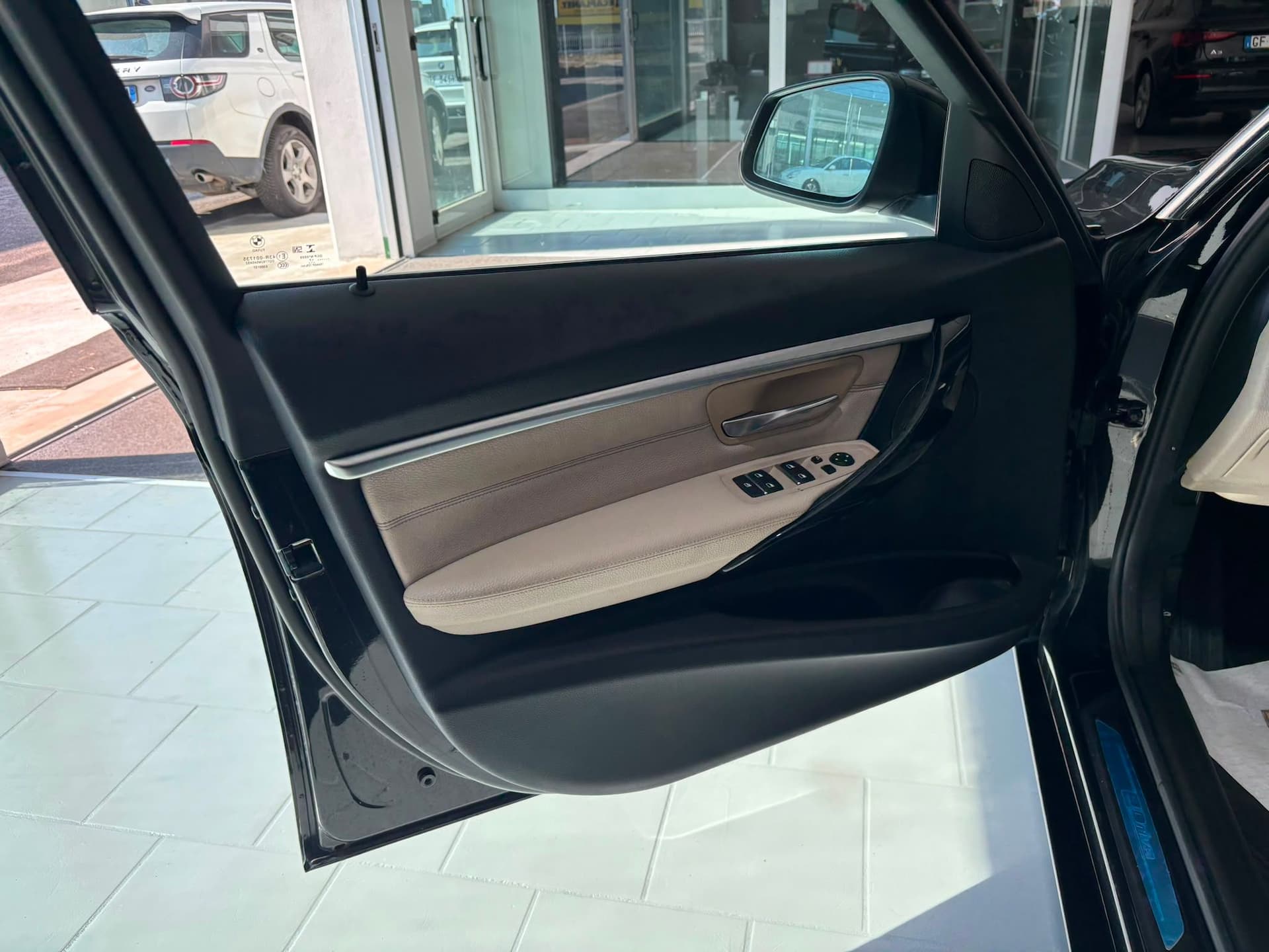 BMW 330 Serie 3 F30 2015 Berlina 330e Luxury auto - Miniatura 9