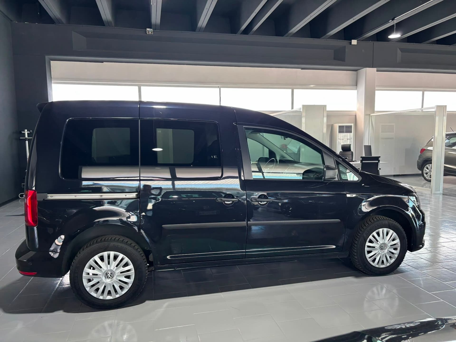 VOLKSWAGWEN CADDY 1.4 CONCEPTLINE TGI  - Miniatura 6