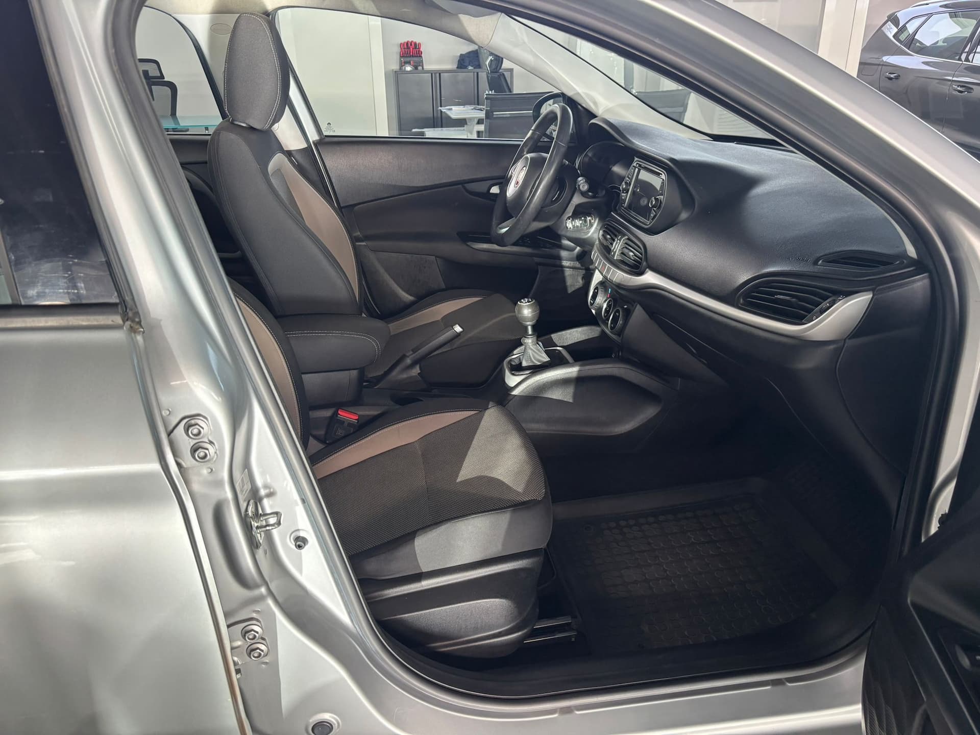 Fiat Tipo 4 porte II 2016 1.4 Opening Edition 95cv - Miniatura 16