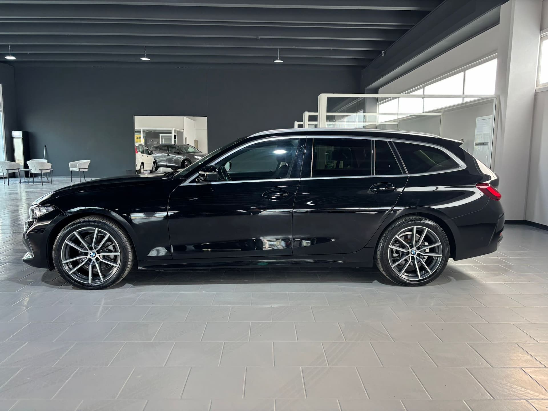 BMW 320 Serie 3 G21 2022 Touring 320i Touring auto - Miniatura 2