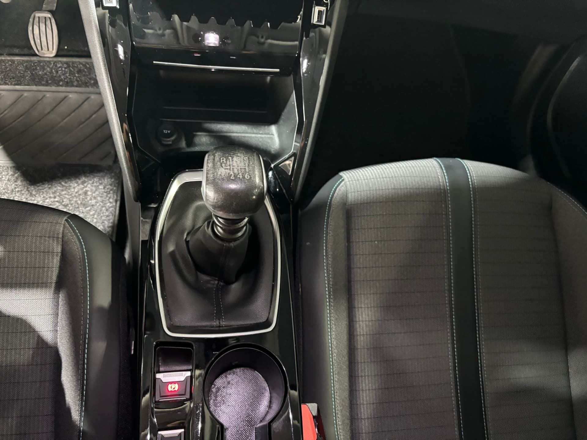 Peugeot 2008 II 2020 1.2 puretech Allure Pack  - Miniatura 15