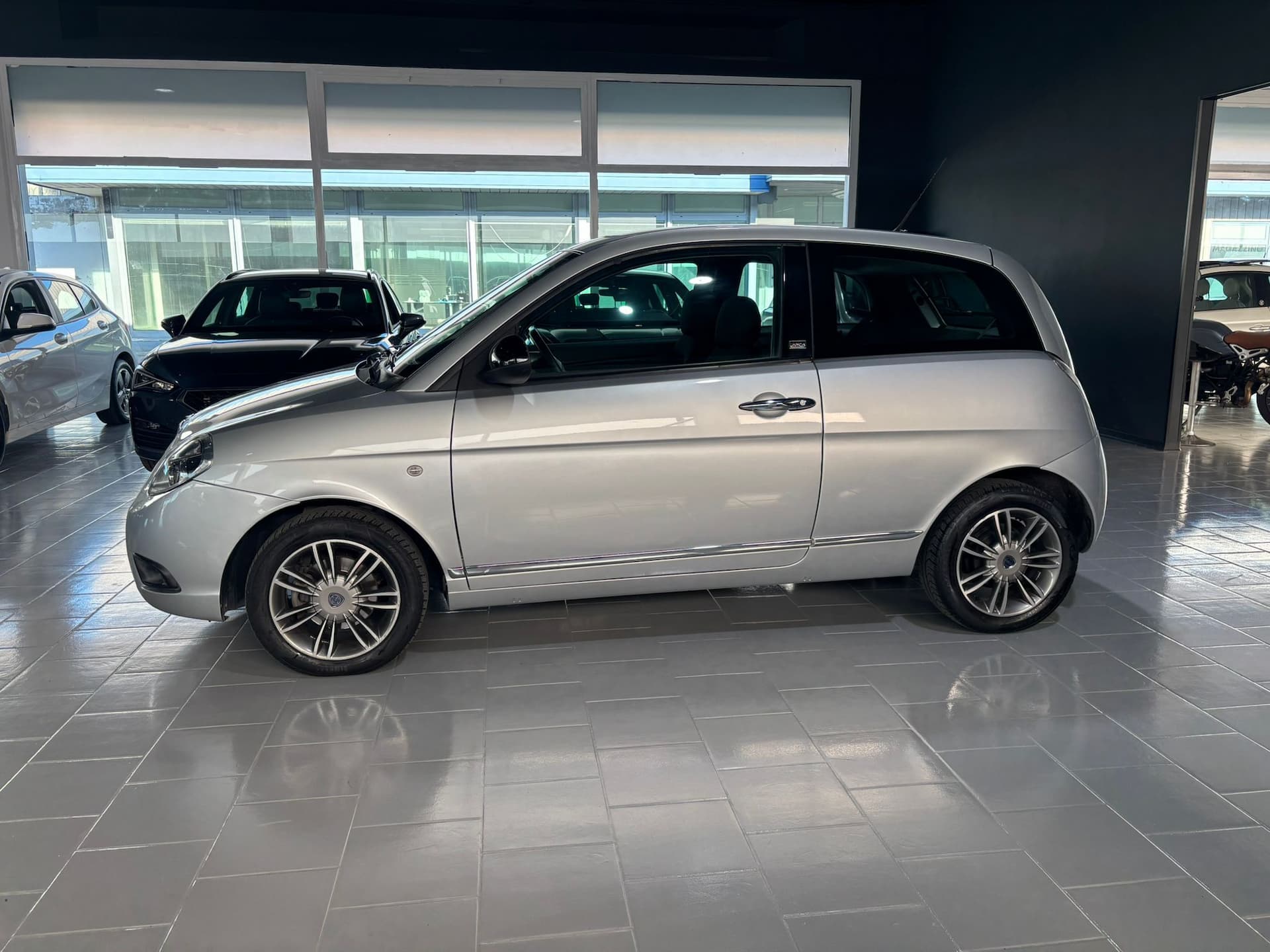 Lancia Ypsilon II 2007 1.2 8v Unyca - Miniatura 2