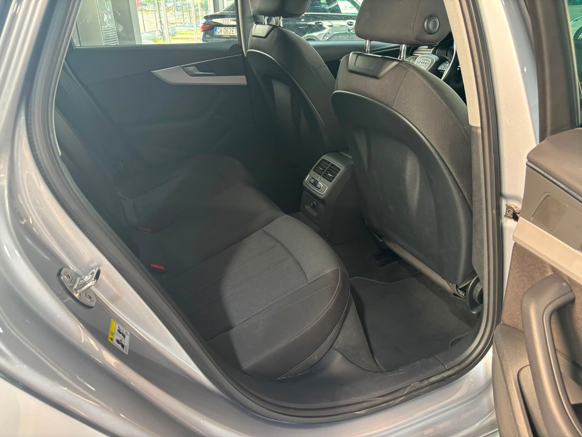 Audi A4 V 2019 Avant 35 2.0 tdi mhev Business Advanced 163cv s-tronic - Miniatura 19
