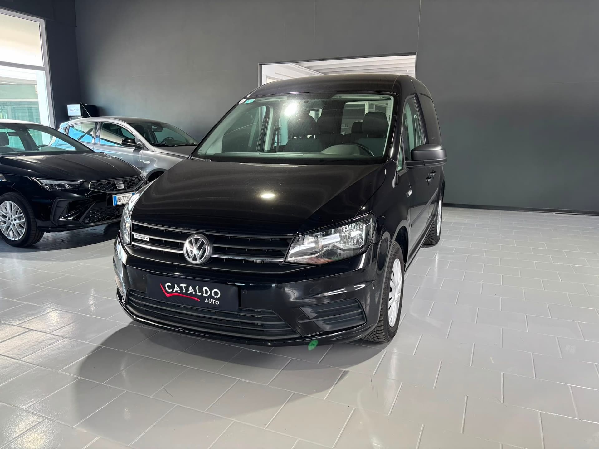 VOLKSWAGWEN CADDY 1.4 CONCEPTLINE TGI  - Miniatura 1