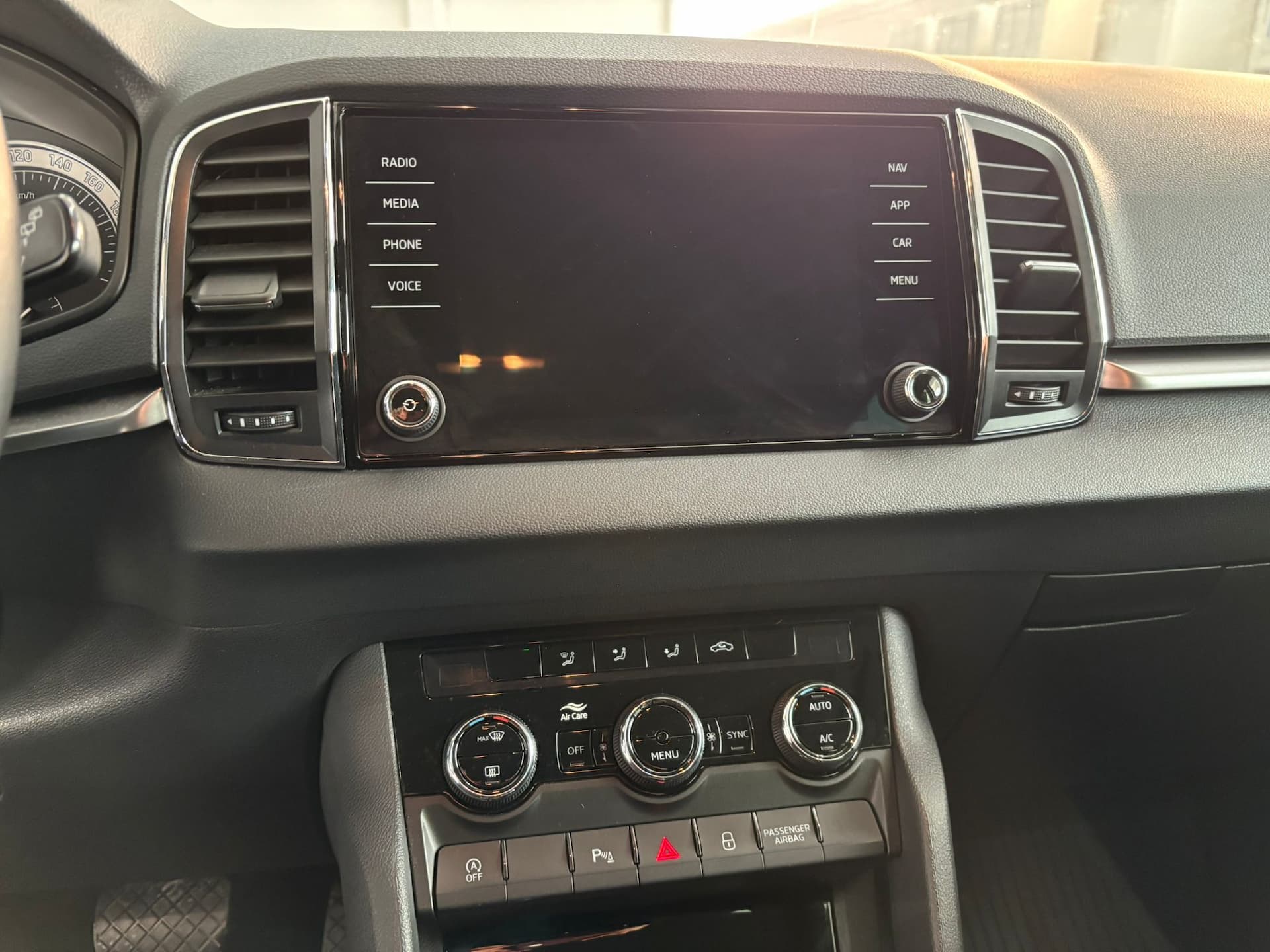 Skoda Karoq 2.0 tdi evo Executive 115cv dsg - Miniatura 17