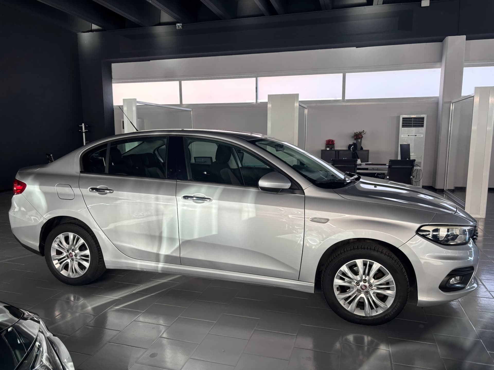Fiat Tipo 4 porte II 2016 1.4 Opening Edition 95cv - Miniatura 6