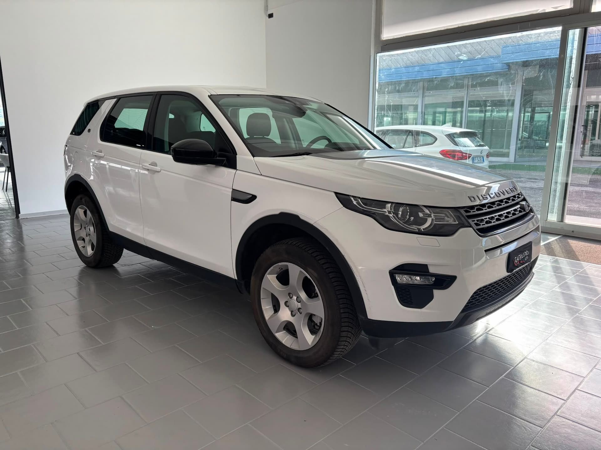 Land Rover Discovery Sport I 2015 2.0 ed4 Pure 2wd 150cv - Miniatura 7