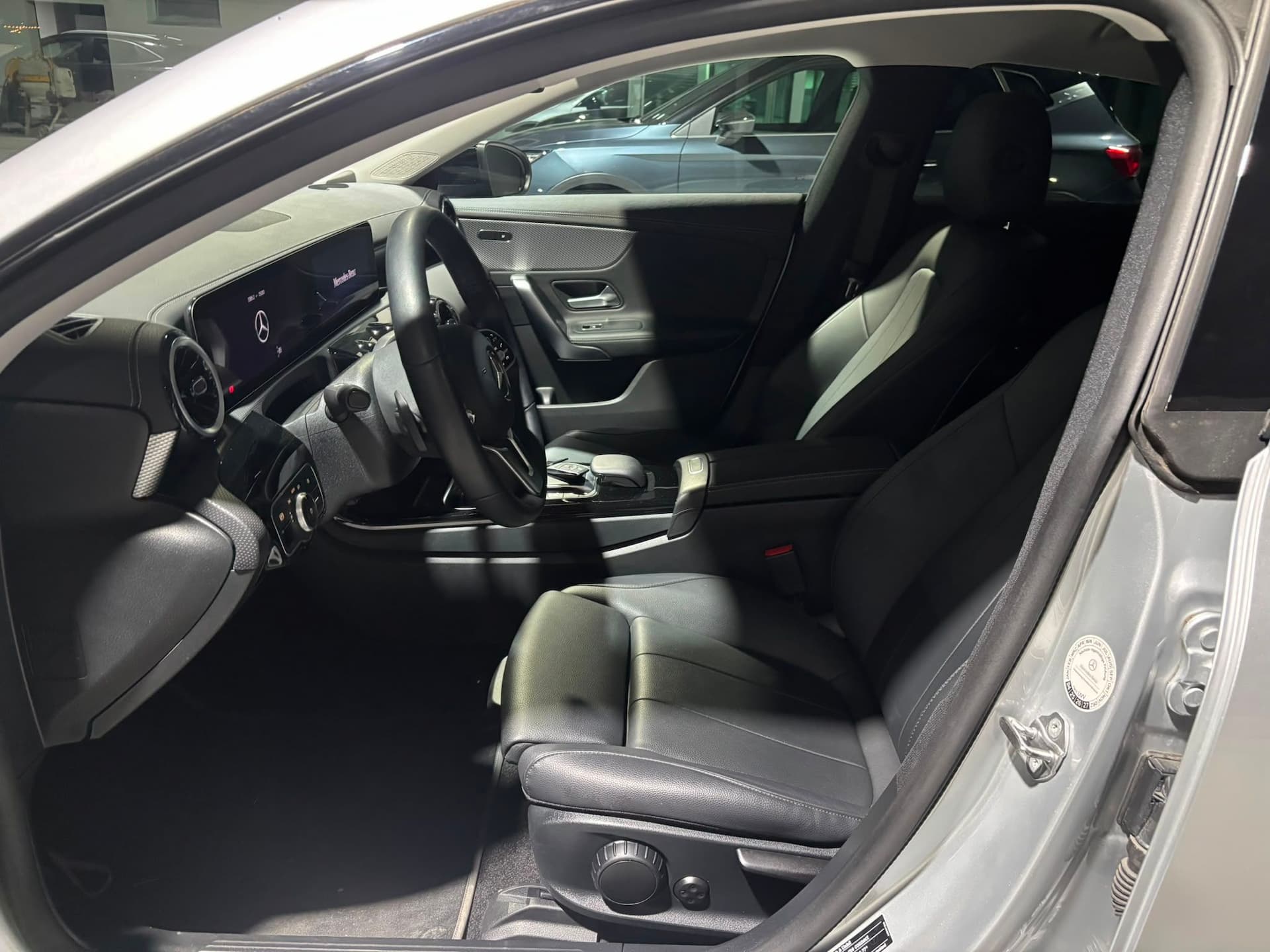 Mercedes-Benz CLA 200 Shooting Brake 200 d Business auto - Miniatura 10
