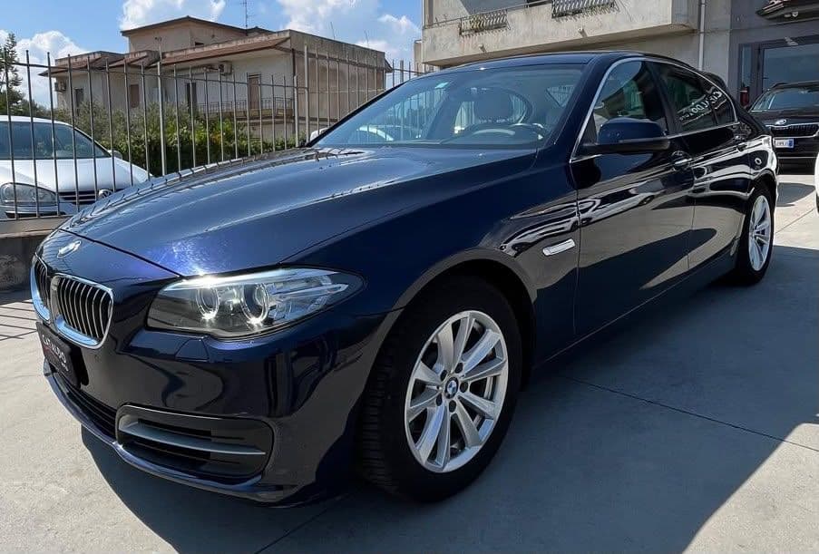 BMW 520d Serie 5 F10 Berlina Business 190cv auto - Miniatura 1